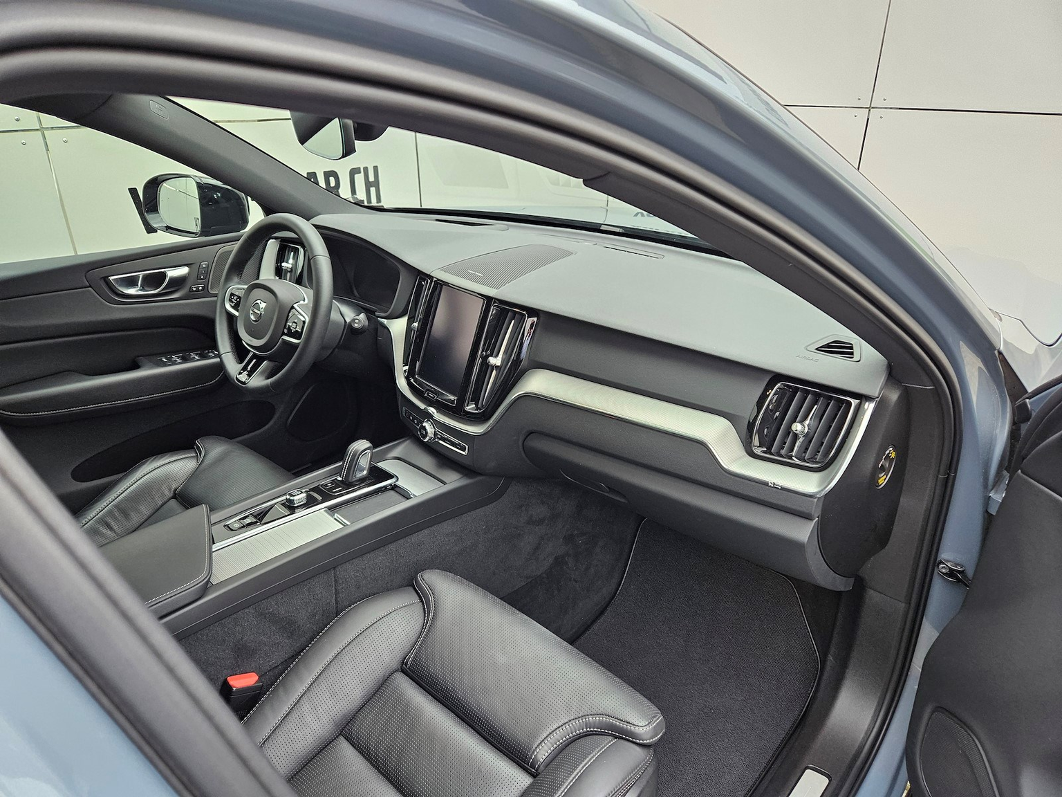 VOLVO XC60 2.0 T8 TE R-Design eAWD