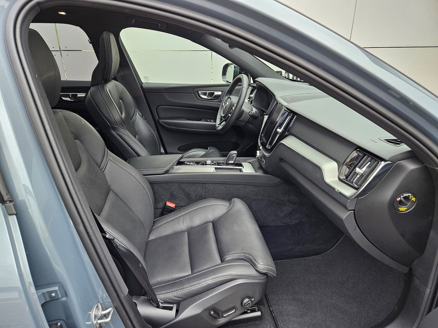 VOLVO XC60 2.0 T8 TE R-Design eAWD