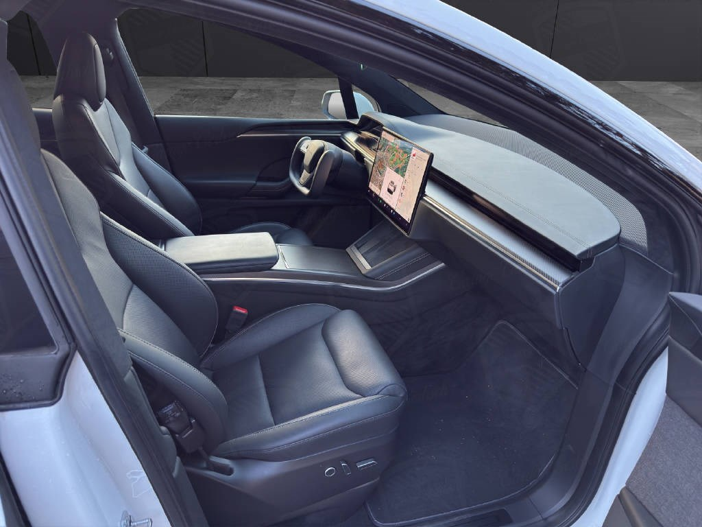 TESLA Model X Plaid
