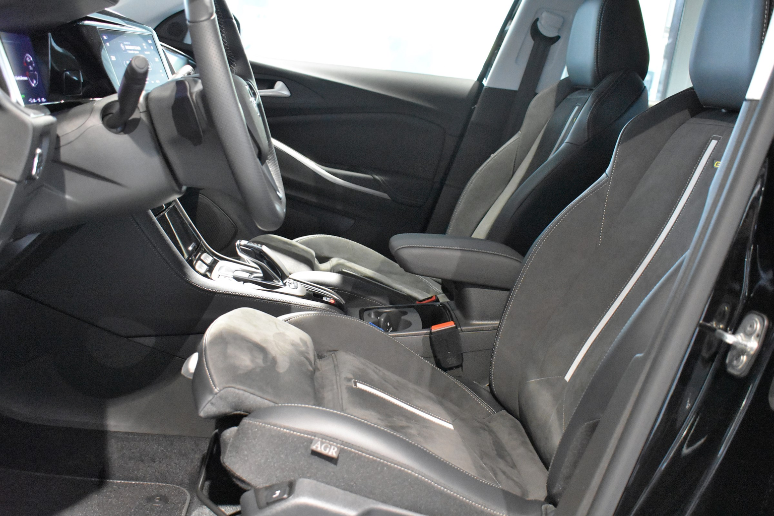 OPEL Grandland 1.6 Hybrid4 GSe Automatik