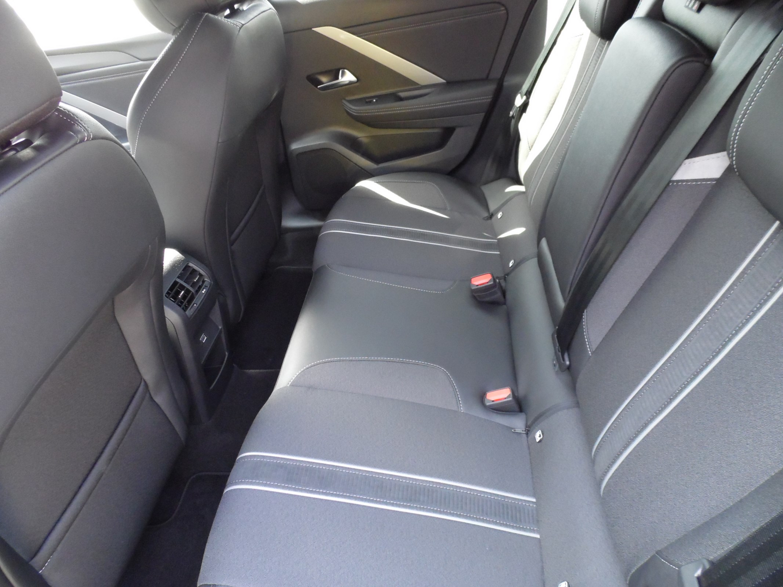 OPEL Astra 1.6 PHEV Turbo Swiss Plus A
