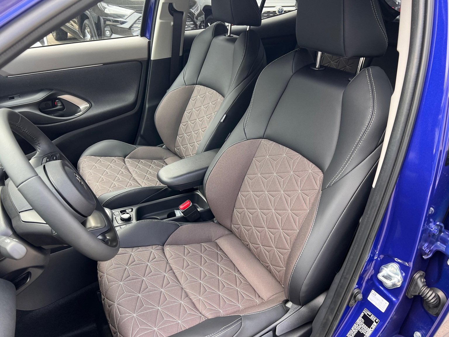TOYOTA Yaris Cross 1.5 VVT-i HSD Premium AWD-i