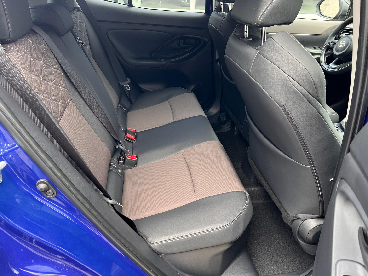 TOYOTA Yaris Cross 1.5 VVT-i HSD Premium AWD-i