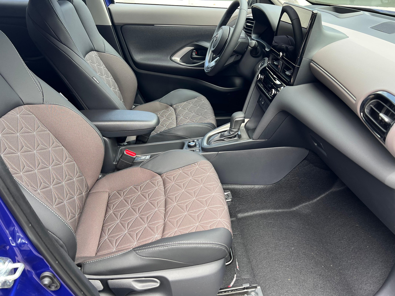 TOYOTA Yaris Cross 1.5 VVT-i HSD Premium AWD-i