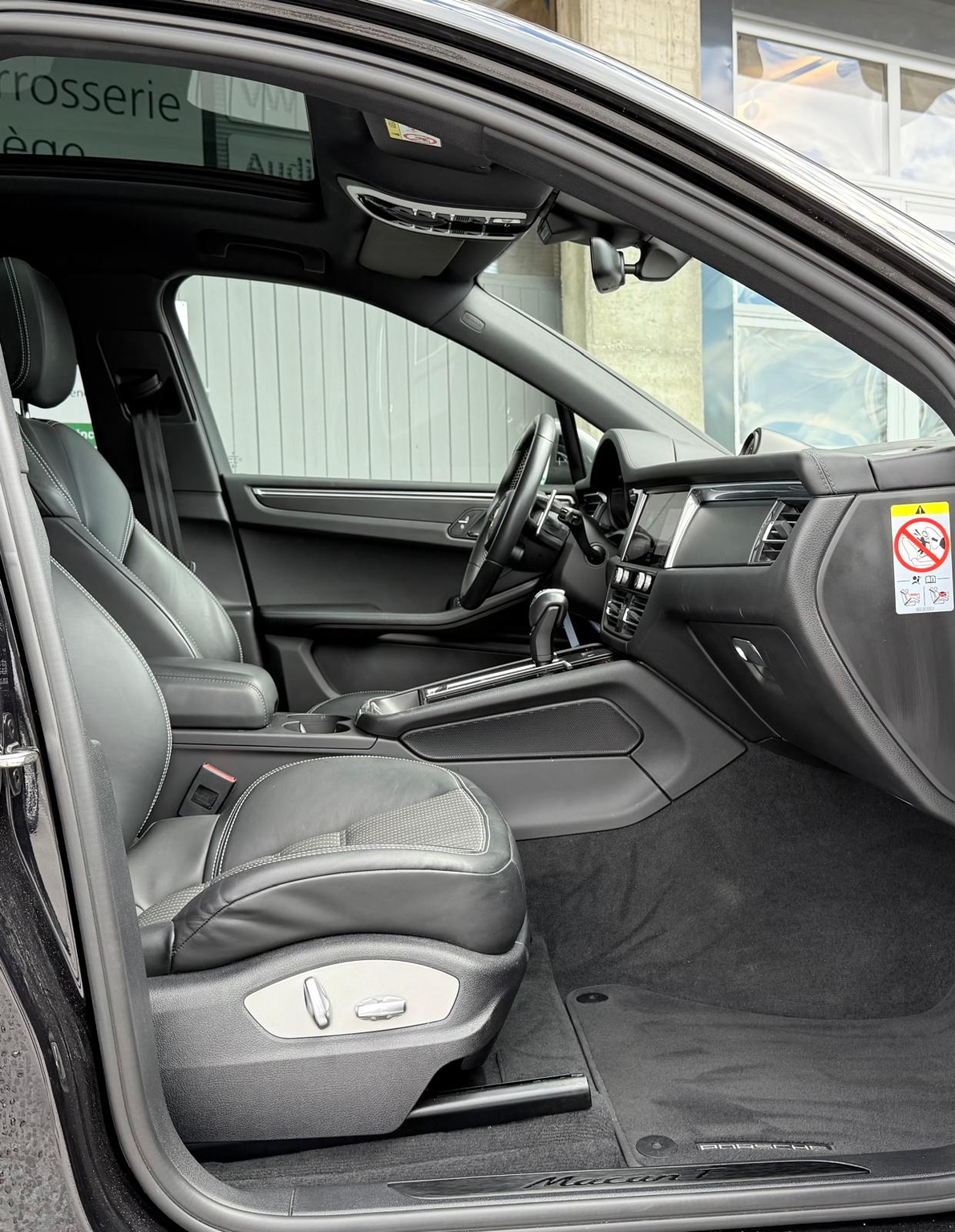 PORSCHE Macan T PDK