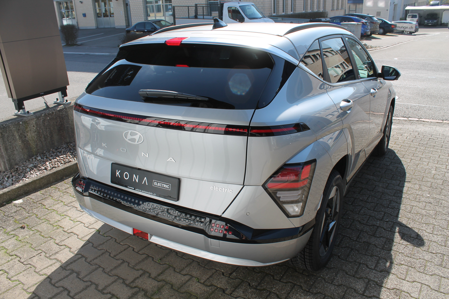 HYUNDAI Kona EV 65.4 kWh Amplia
