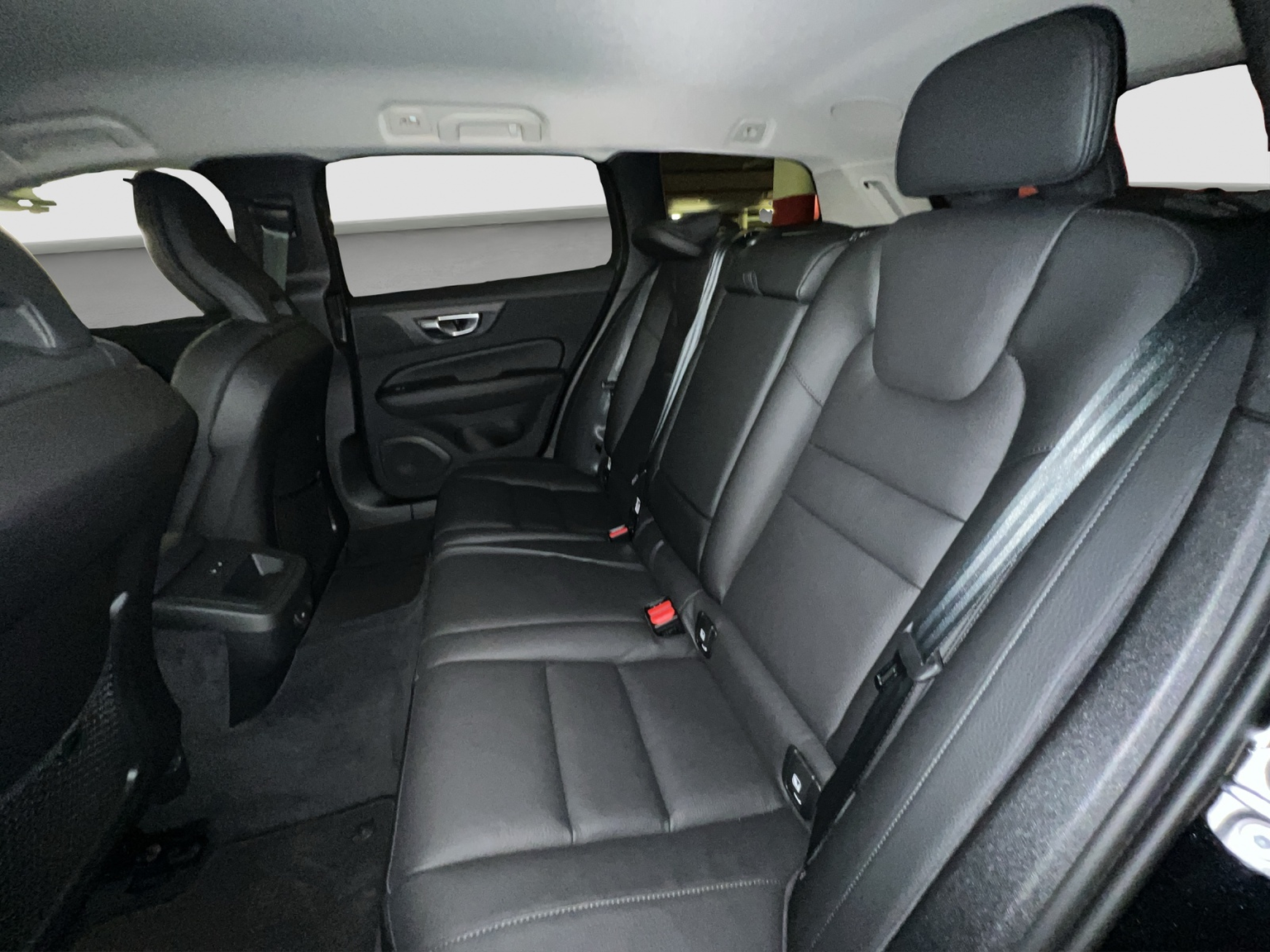 VOLVO V60 Plus Dark