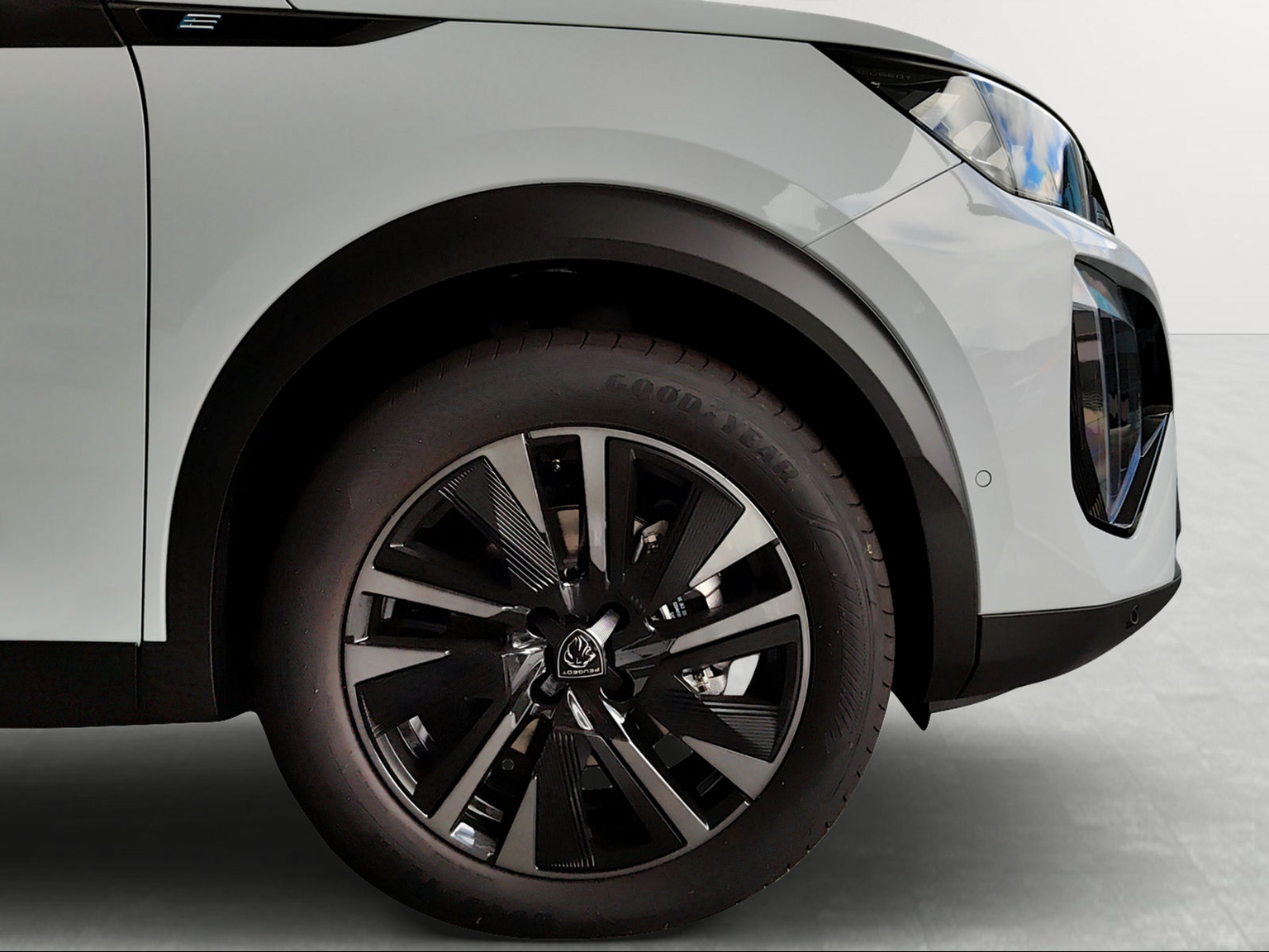 PEUGEOT 2008 156 e GT