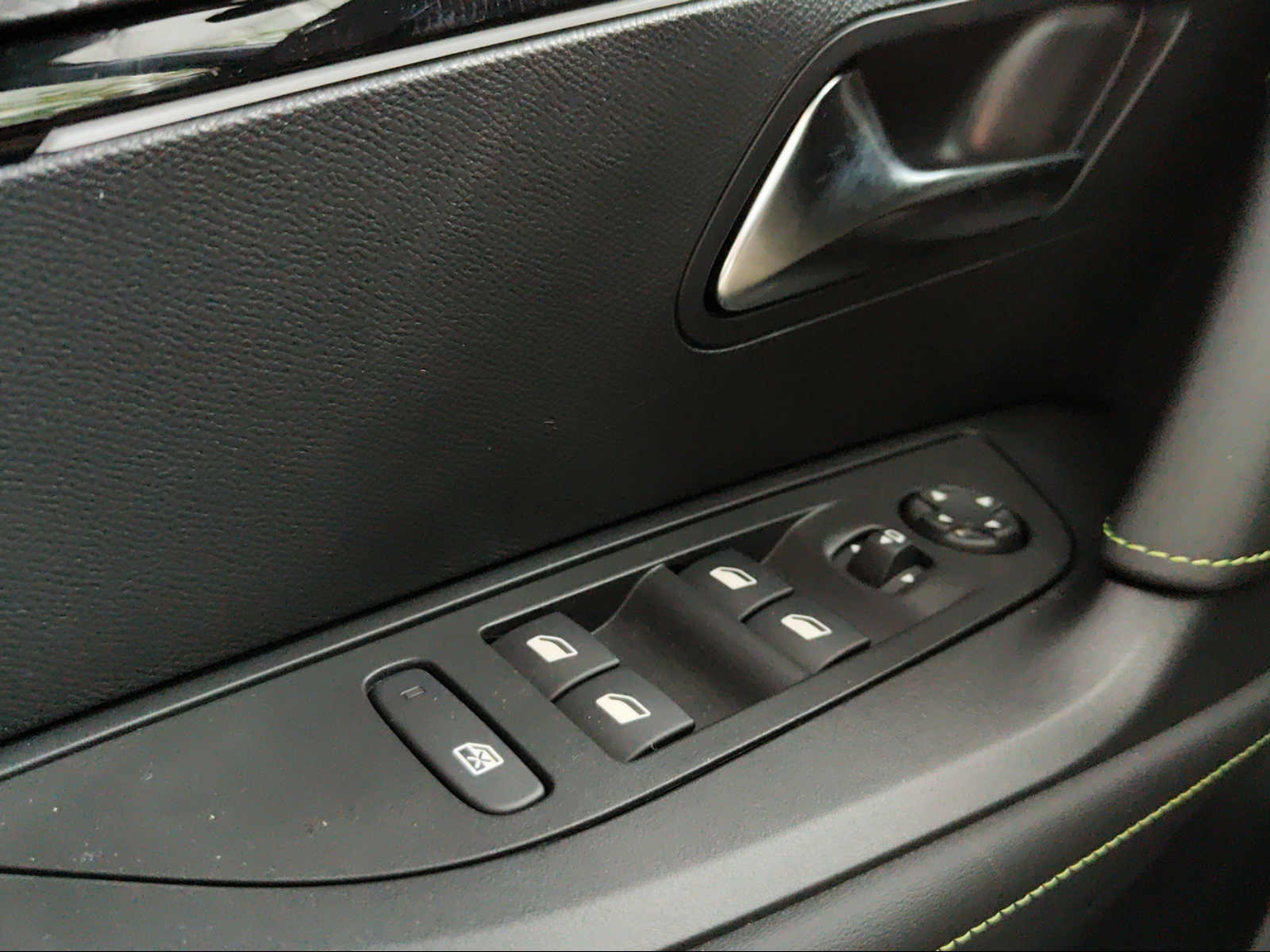 PEUGEOT 2008 156 e GT