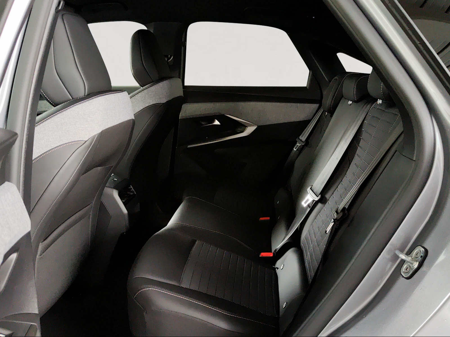PEUGEOT 3008 136 e-DSC6 Hybrid Allure