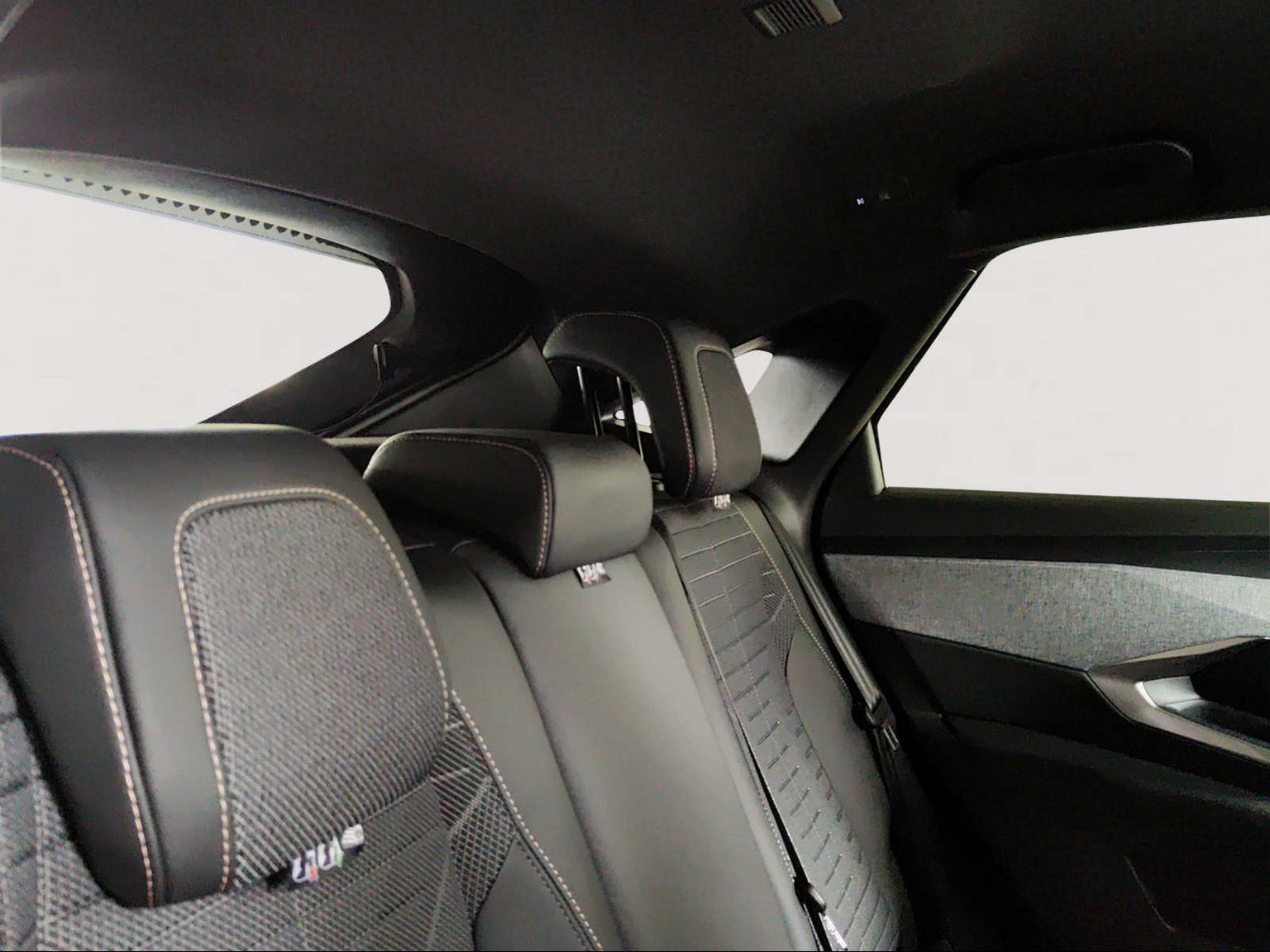 PEUGEOT 3008 136 e-DSC6 Hybrid Allure