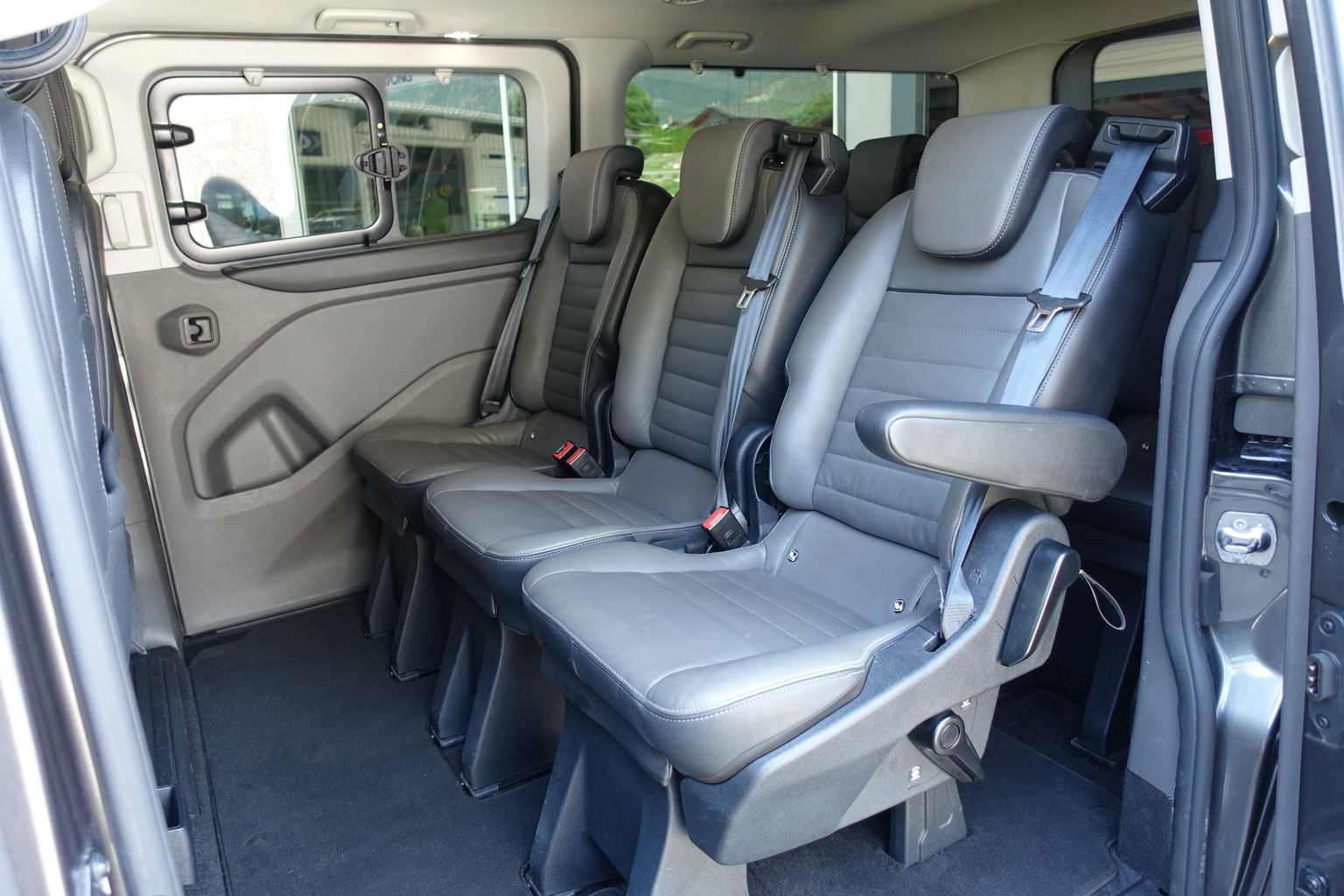 FORD Tourneo Custom 320 L2H1 Titanium 9 places