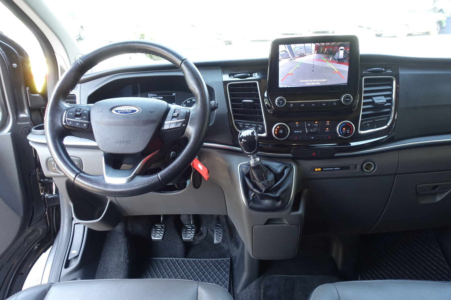 FORD Tourneo Custom 320 L2H1 Titanium 9 places