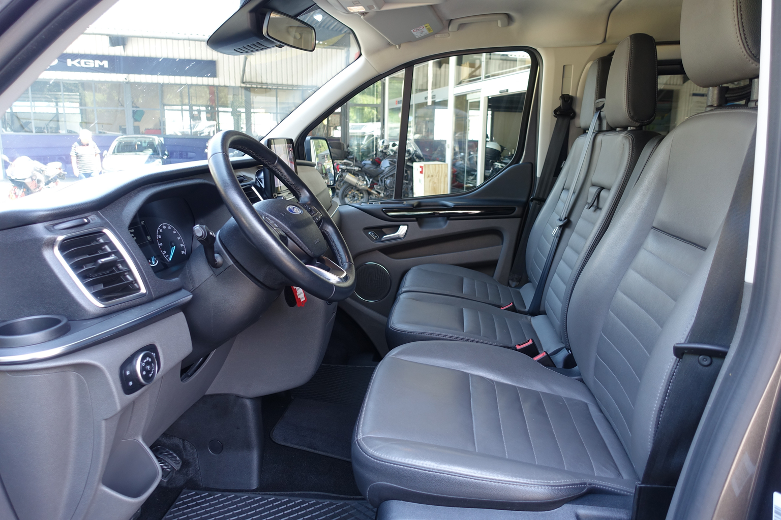 FORD Tourneo Custom 320 L2H1 Titanium 9 places
