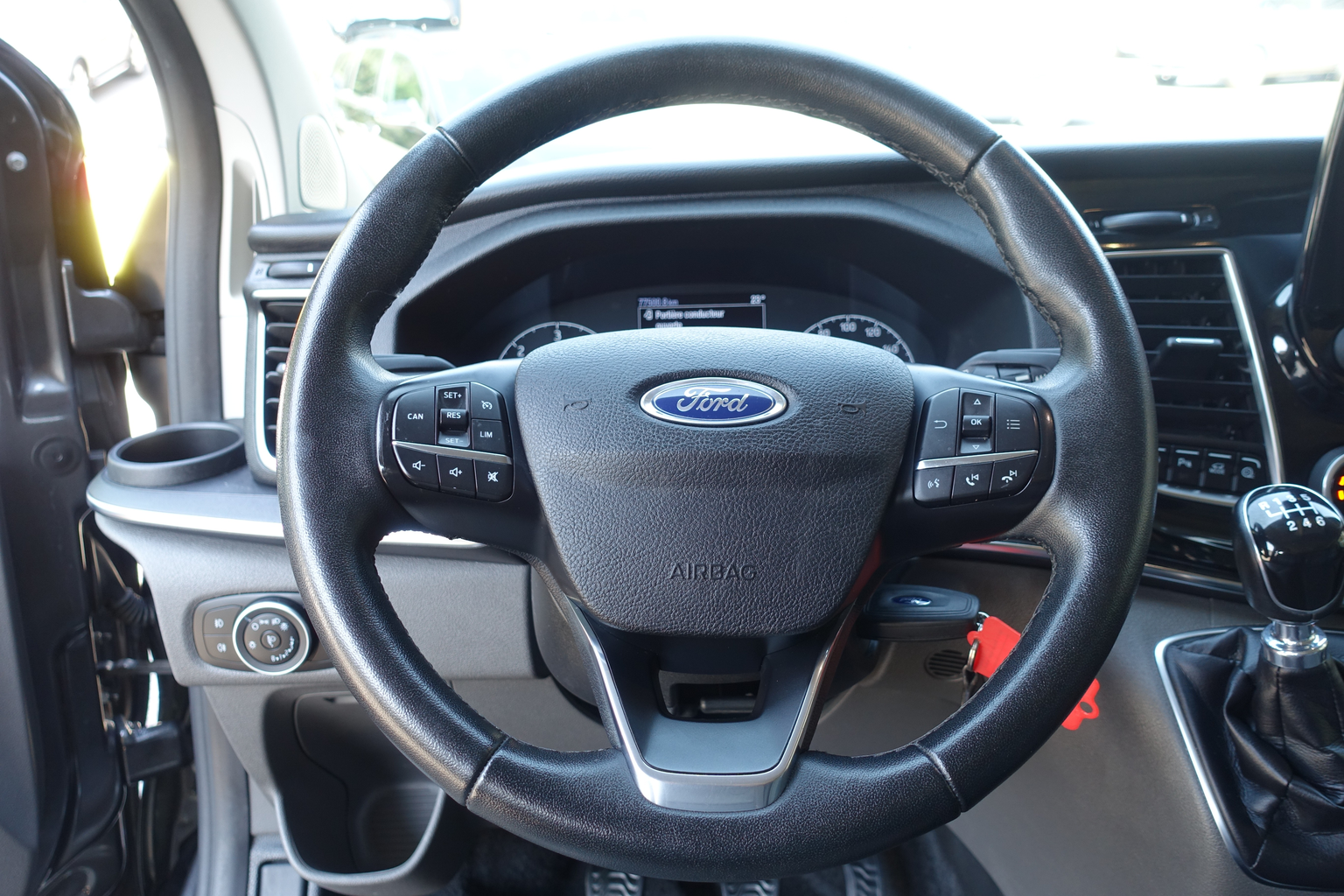 FORD Tourneo Custom 320 L2H1 Titanium 9 places