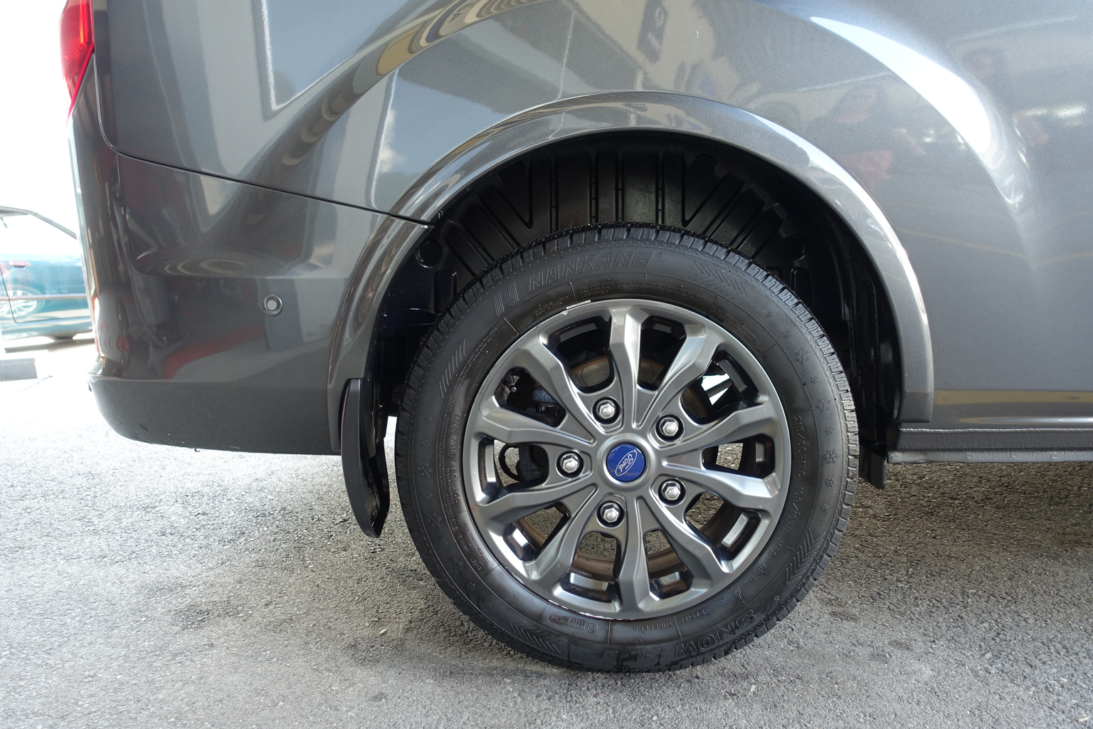 FORD Tourneo Custom 320 L2H1 Titanium 9 places