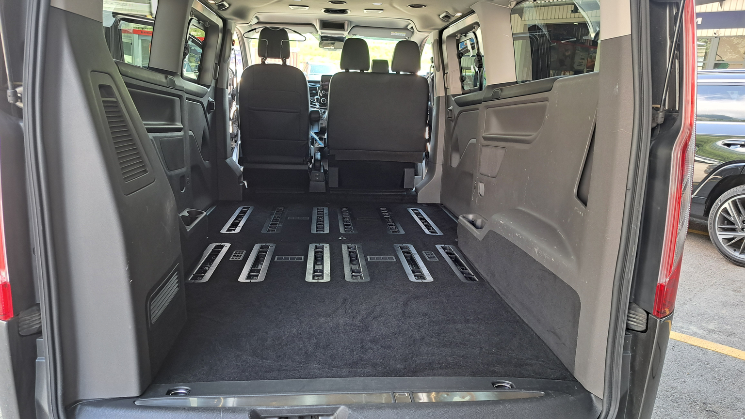 FORD Tourneo Custom 320 L2H1 Titanium 9 places