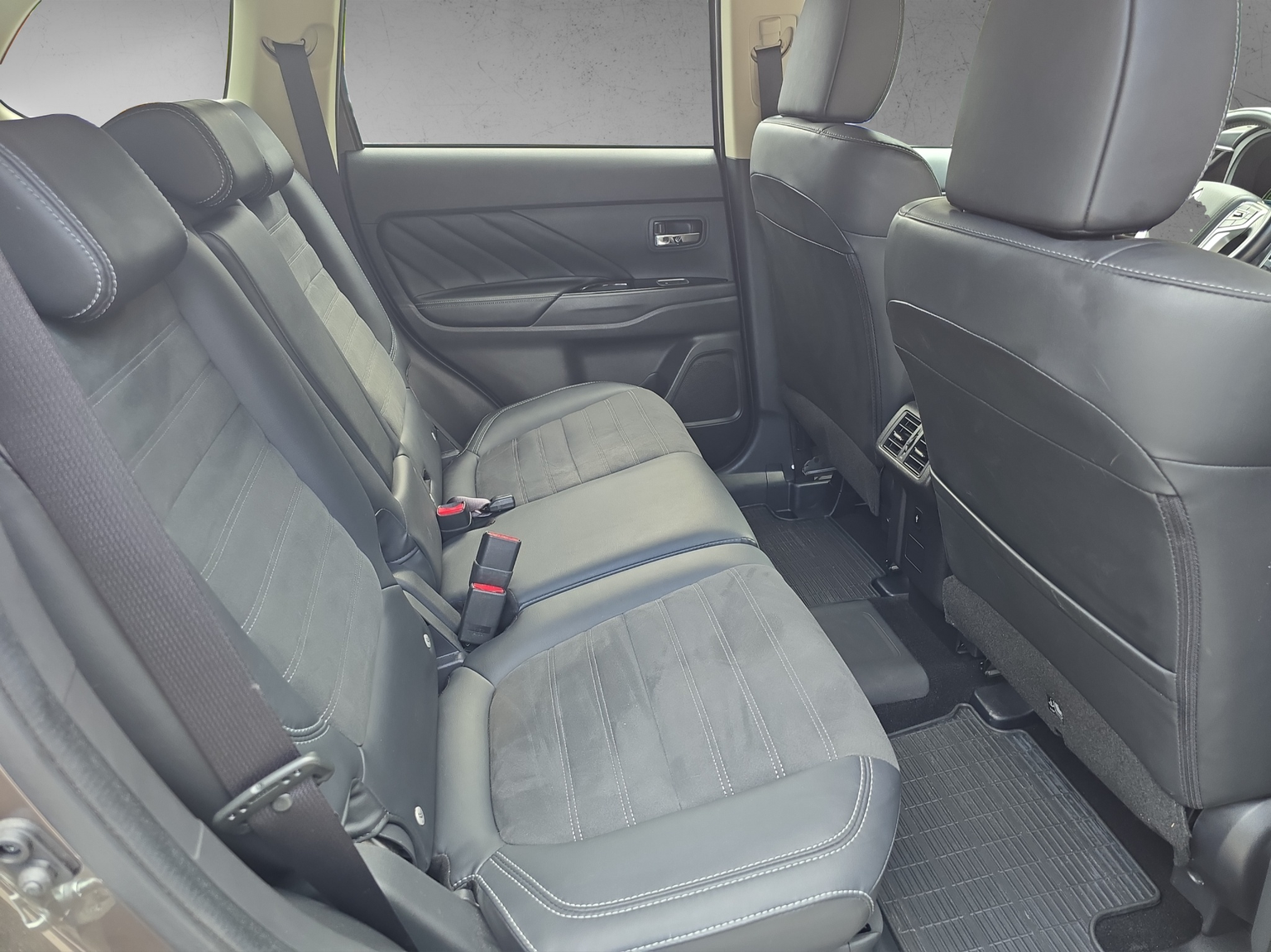 MITSUBISHI Outlander 2.4 PHEV Diamond S-Edition 4WD Automatic