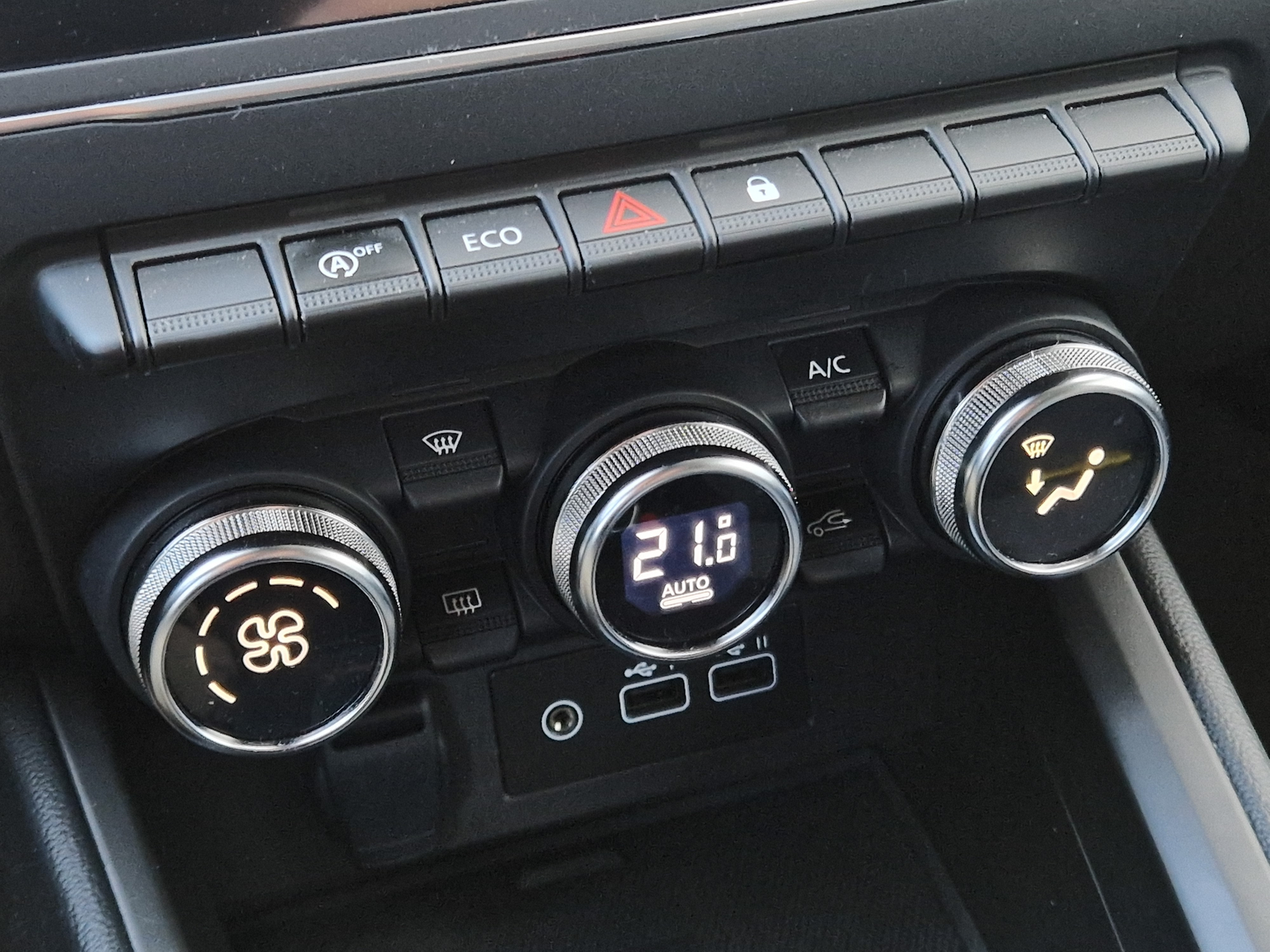 MITSUBISHI Colt 1.0 Invite+
