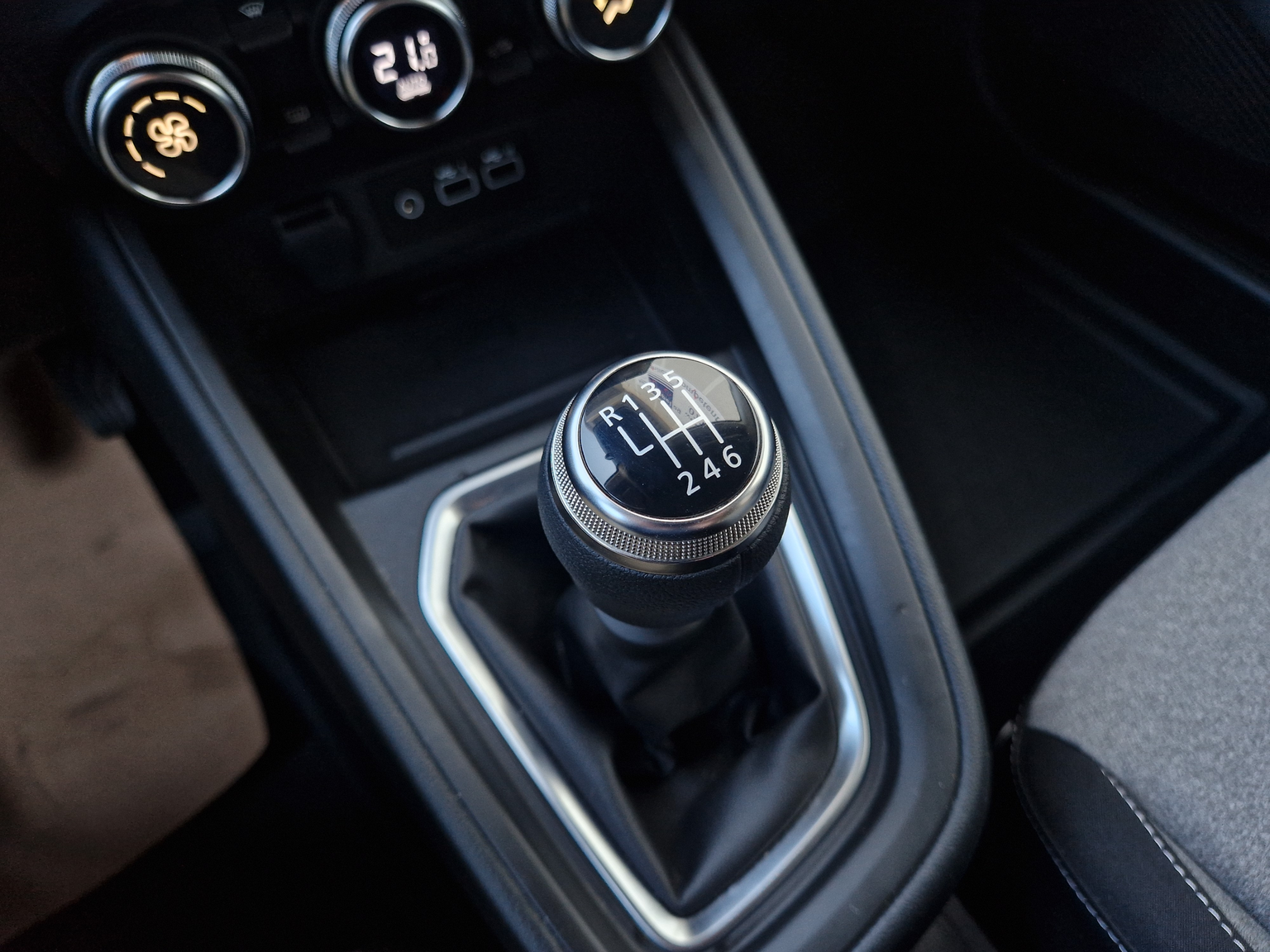 MITSUBISHI Colt 1.0 Invite+
