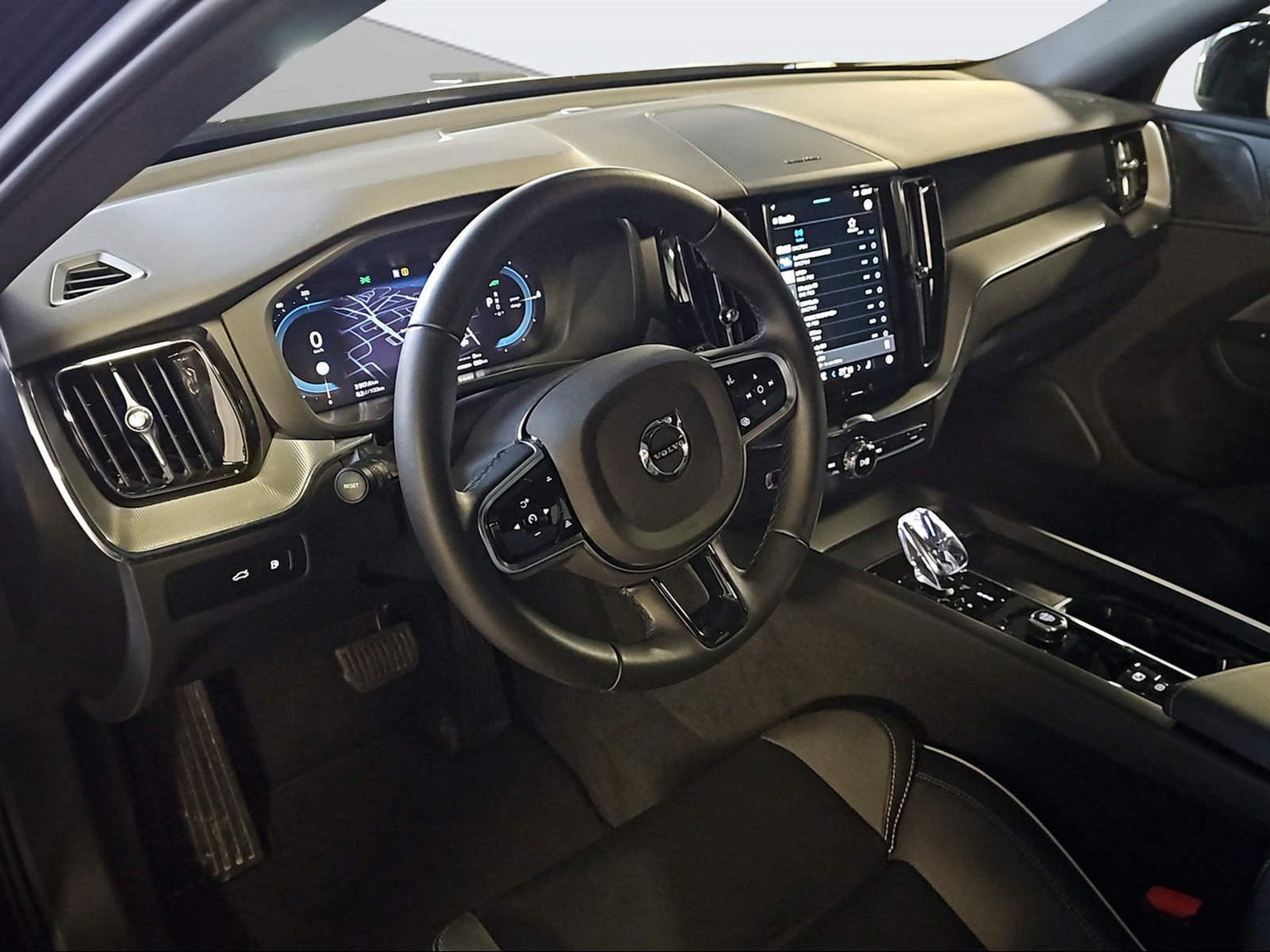 VOLVO XC60 2.0 T6 TE Plus Dark eAWD