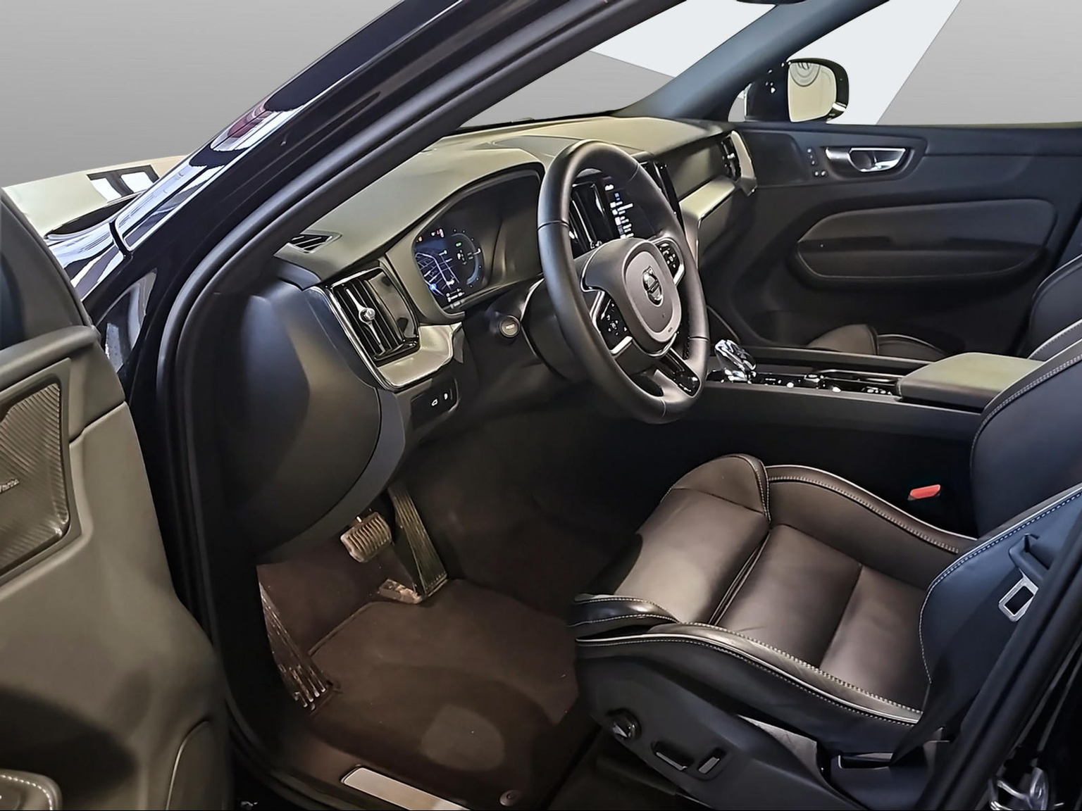 VOLVO XC60 2.0 T6 TE Plus Dark eAWD