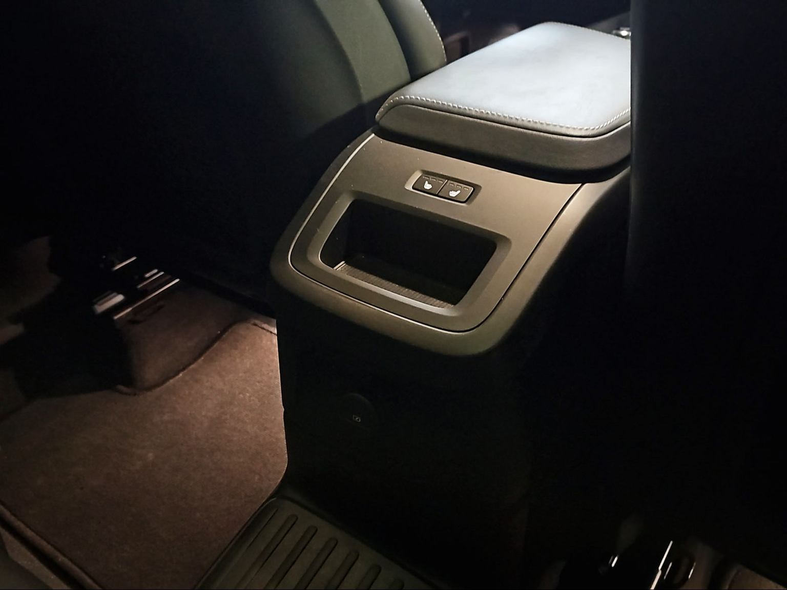 VOLVO XC60 2.0 T6 TE Plus Dark eAWD
