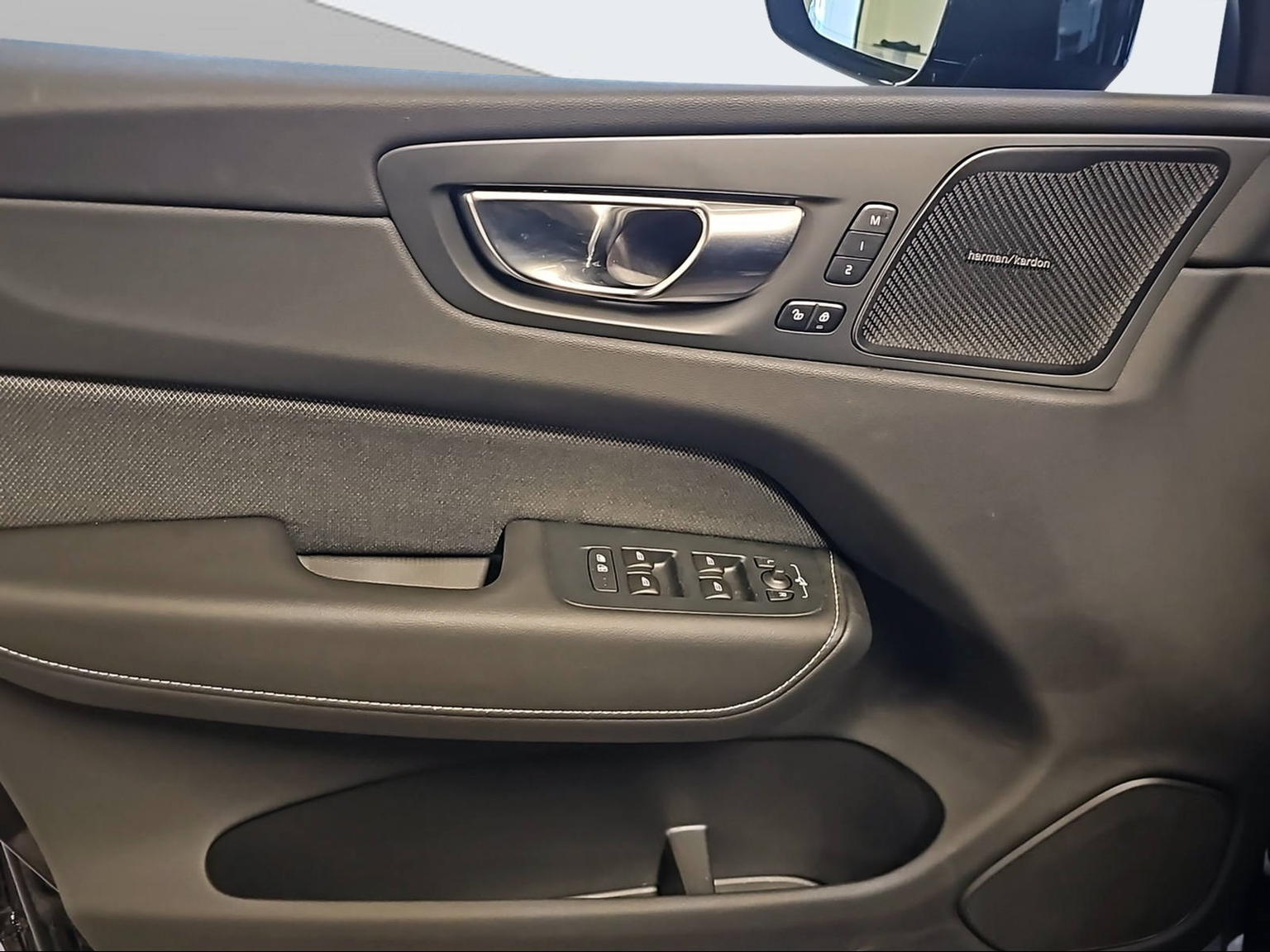 VOLVO XC60 2.0 T6 TE Plus Dark eAWD
