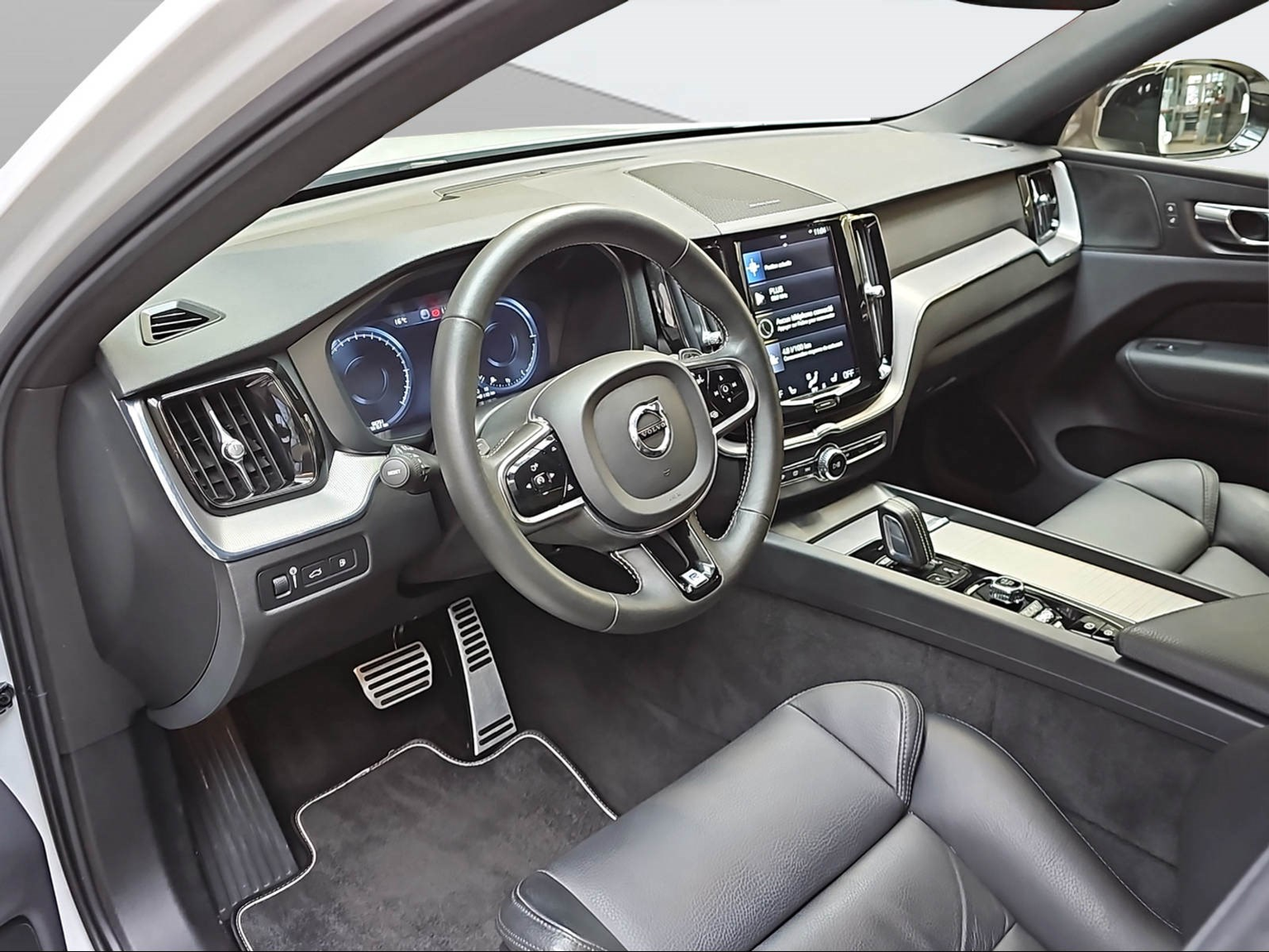 VOLVO XC60 2.0 T8 TE R-Design eAWD