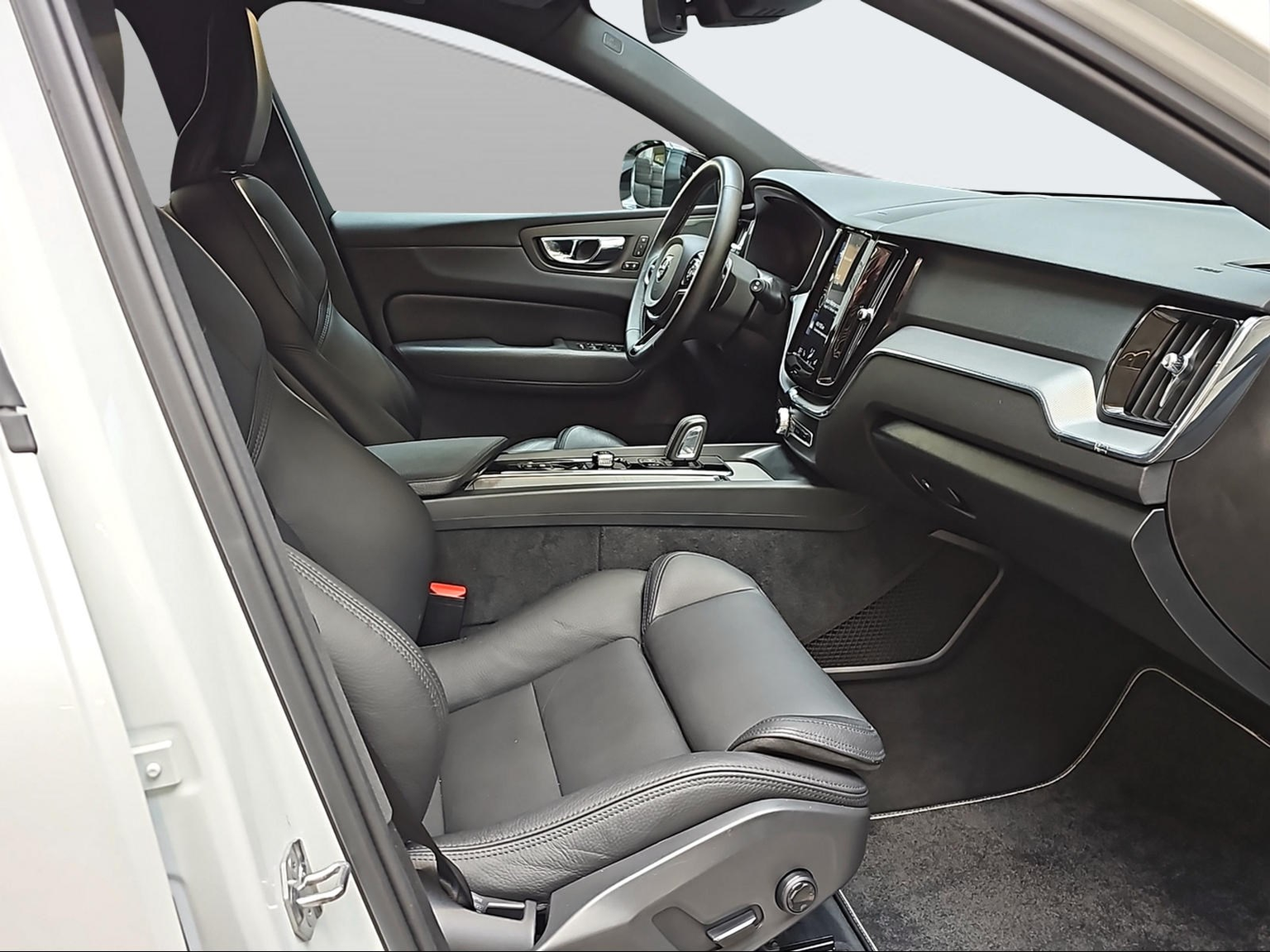VOLVO XC60 2.0 T8 TE R-Design eAWD
