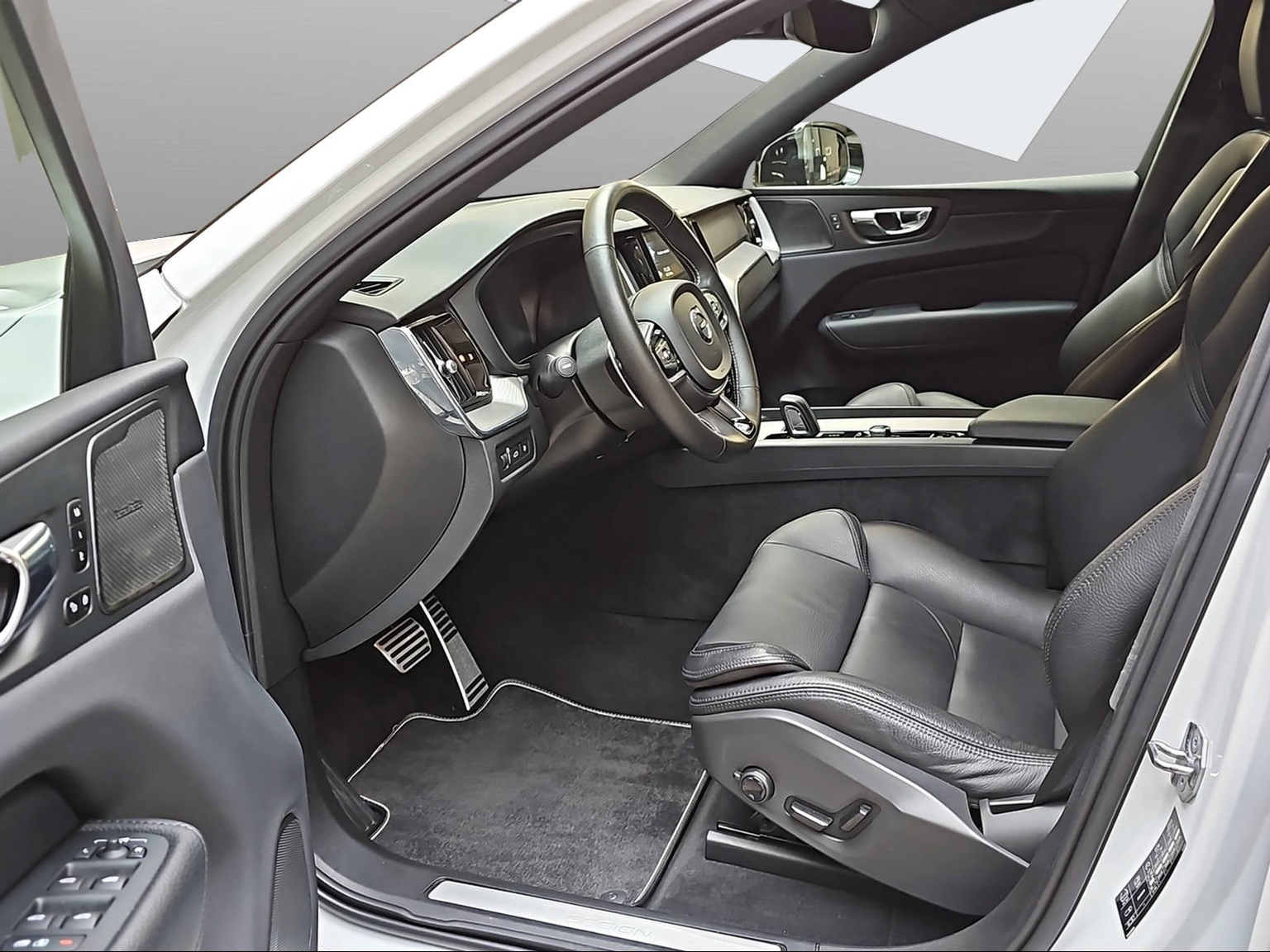 VOLVO XC60 2.0 T8 TE R-Design eAWD
