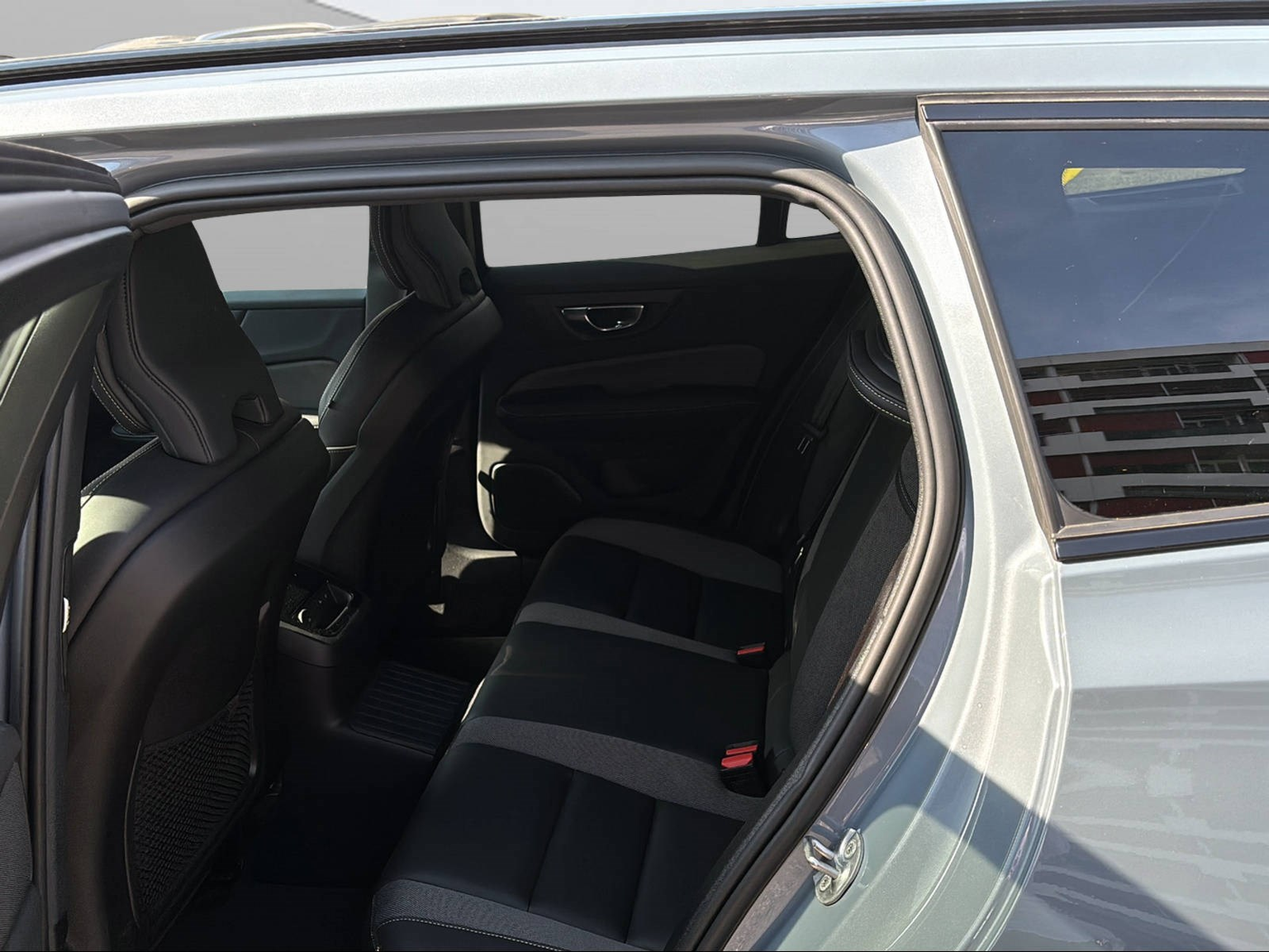 VOLVO V60 T8 eAWD Ultim Dark