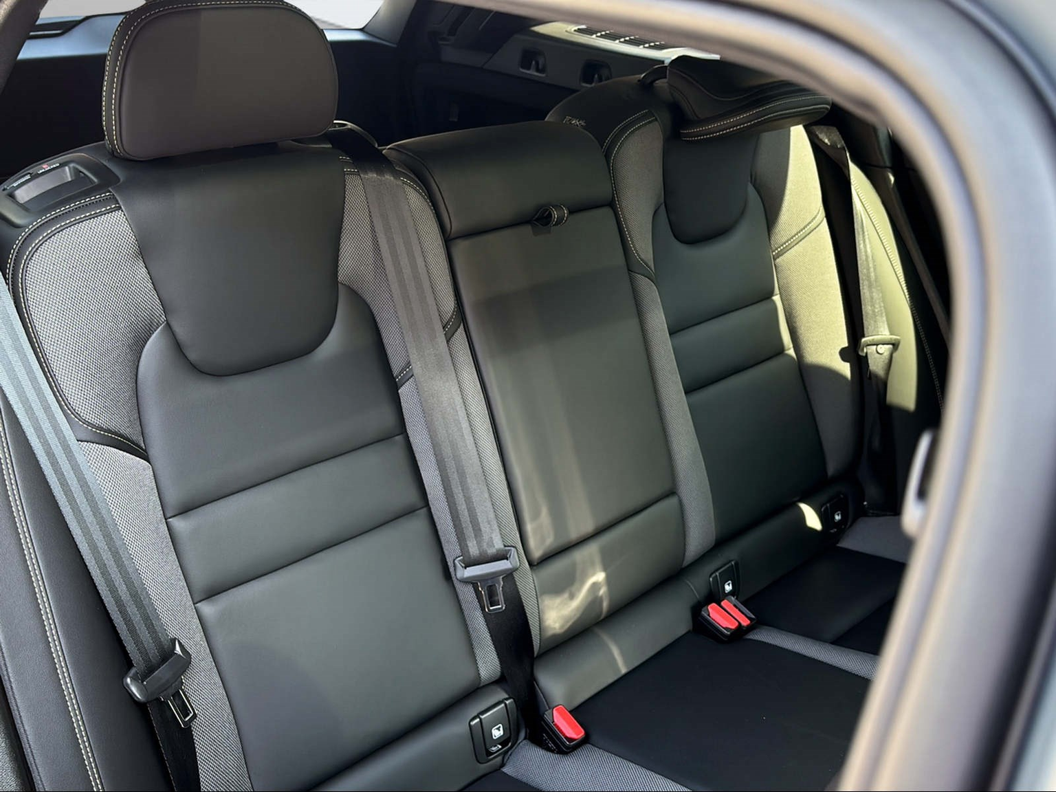 VOLVO V60 T8 eAWD Ultim Dark