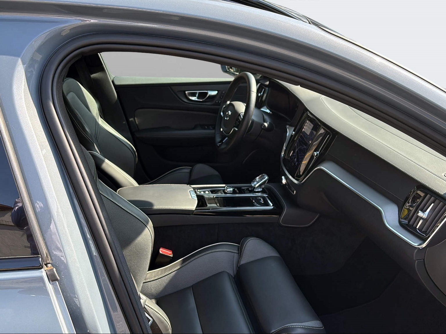 VOLVO V60 T8 eAWD Ultim Dark