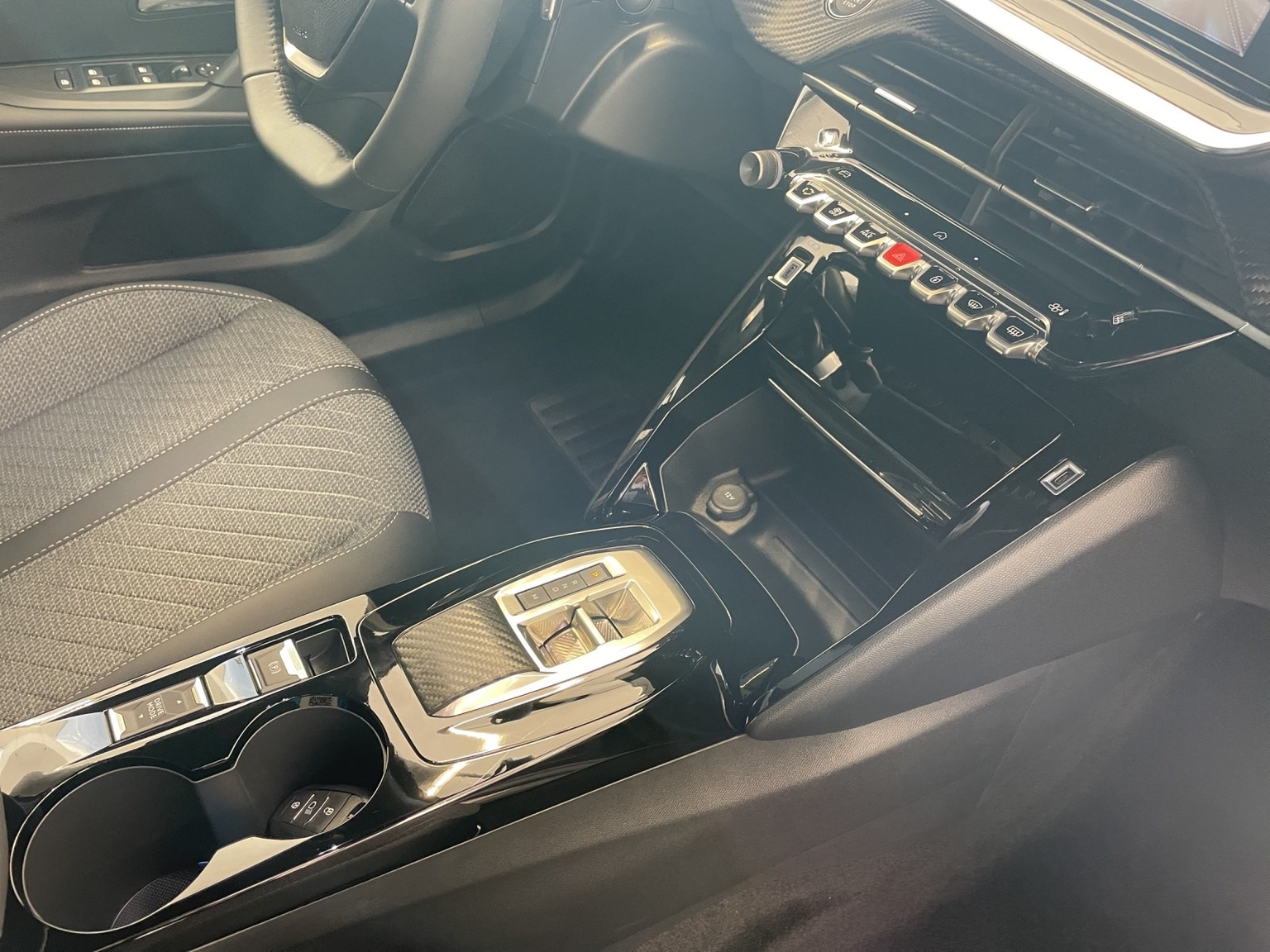 PEUGEOT 2008 NEW 1.2 PT Allure P