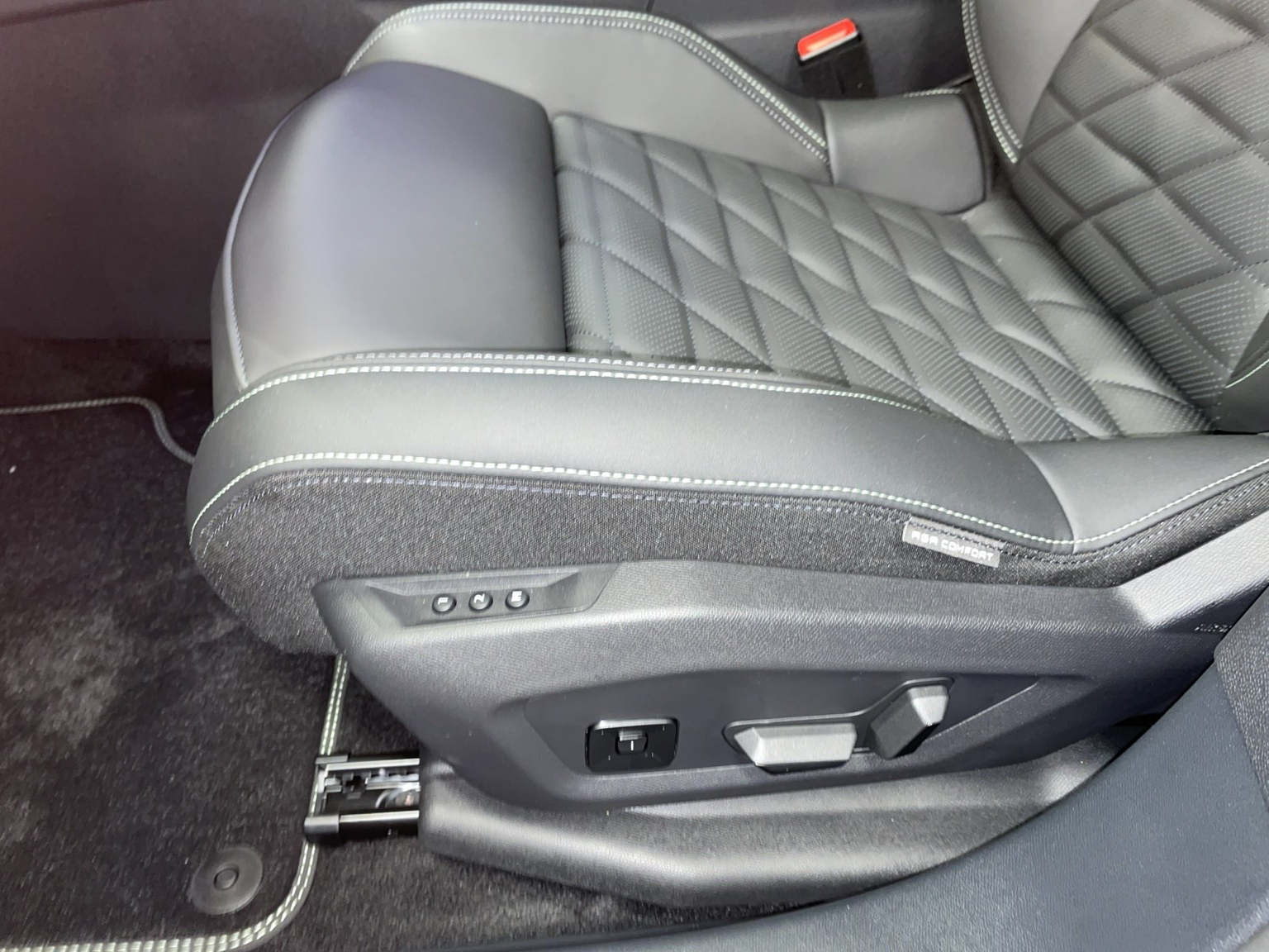 PEUGEOT 5008 NEW 136 e-DCS6 GT