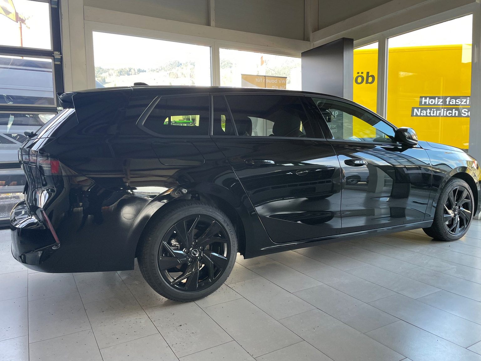 OPEL Astra Sports Tourer 1.2i Turbo Swiss Plus A
