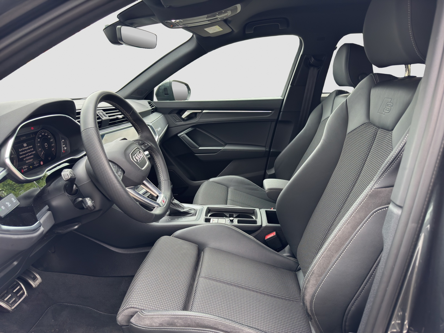 AUDI Q3 45 TFSI e S line