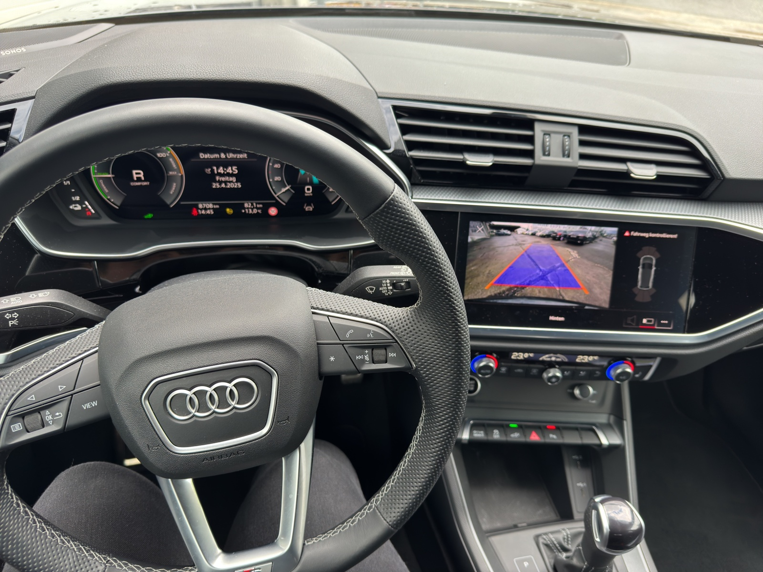 AUDI Q3 45 TFSI e S line