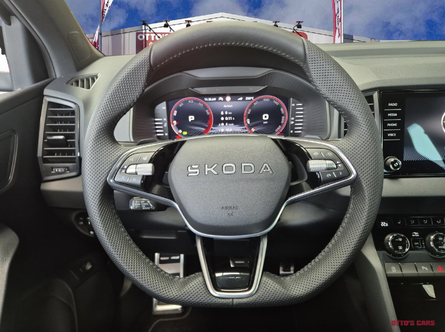 SKODA Karoq 1.5 TSI SportLine DSG *Abstandstempomat*Spurhalte*Totwinkel* 2025