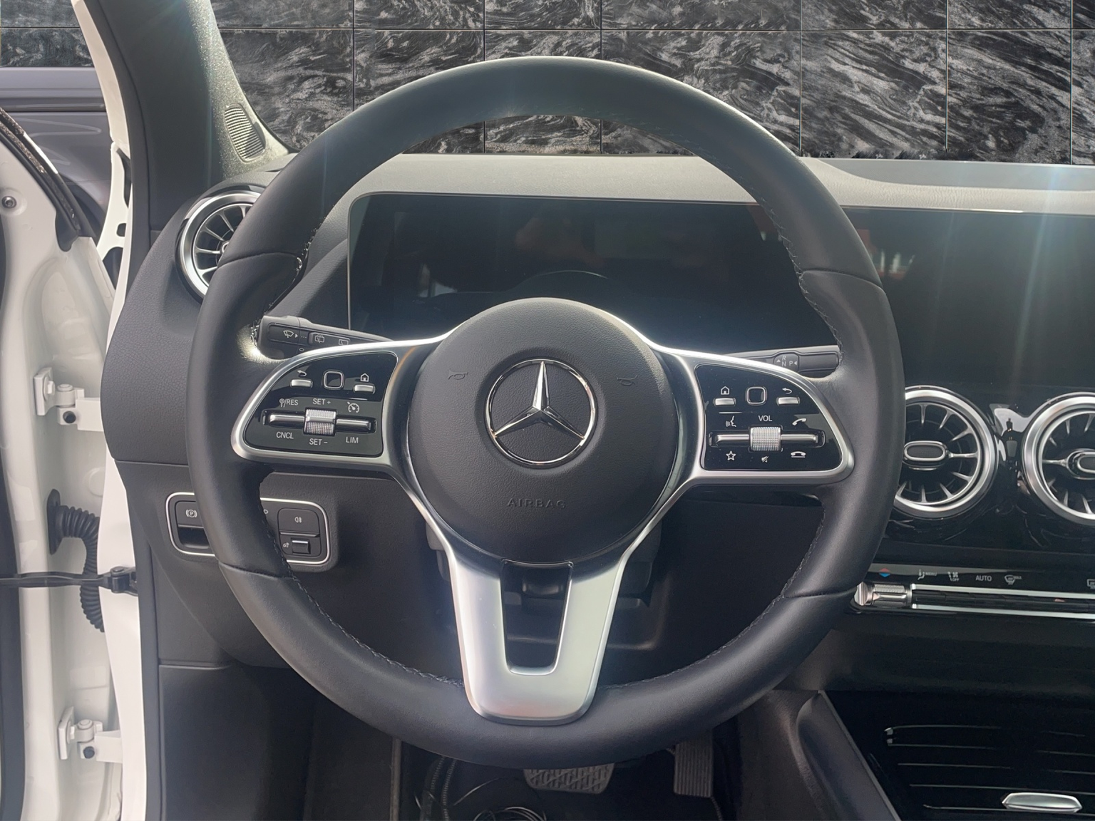 MERCEDES-BENZ EQA 350 4Matic