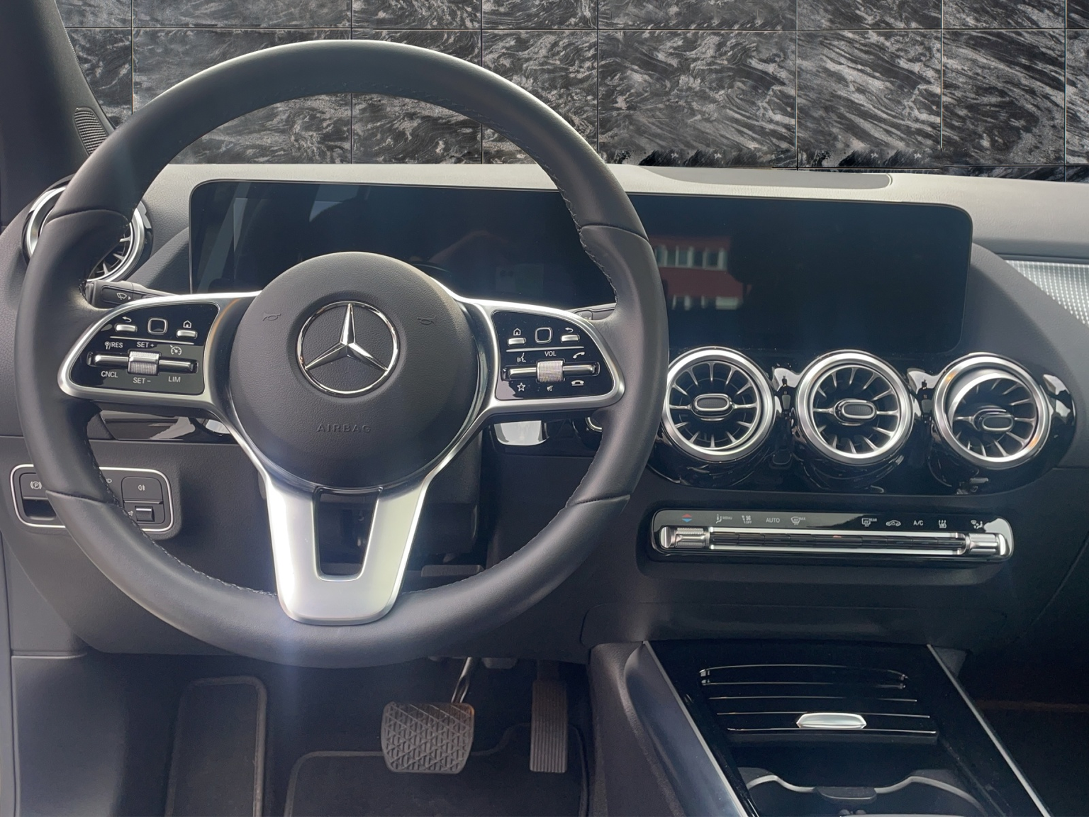 MERCEDES-BENZ EQA 350 4Matic