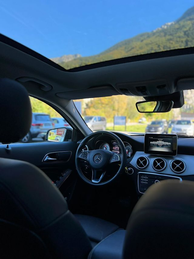 MERCEDES-BENZ GLA 200