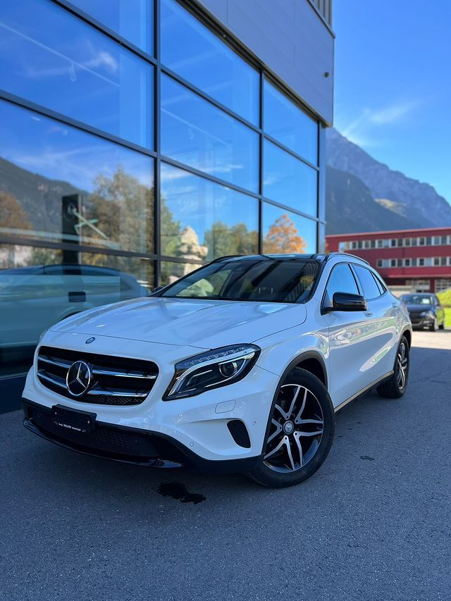 MERCEDES-BENZ GLA 200