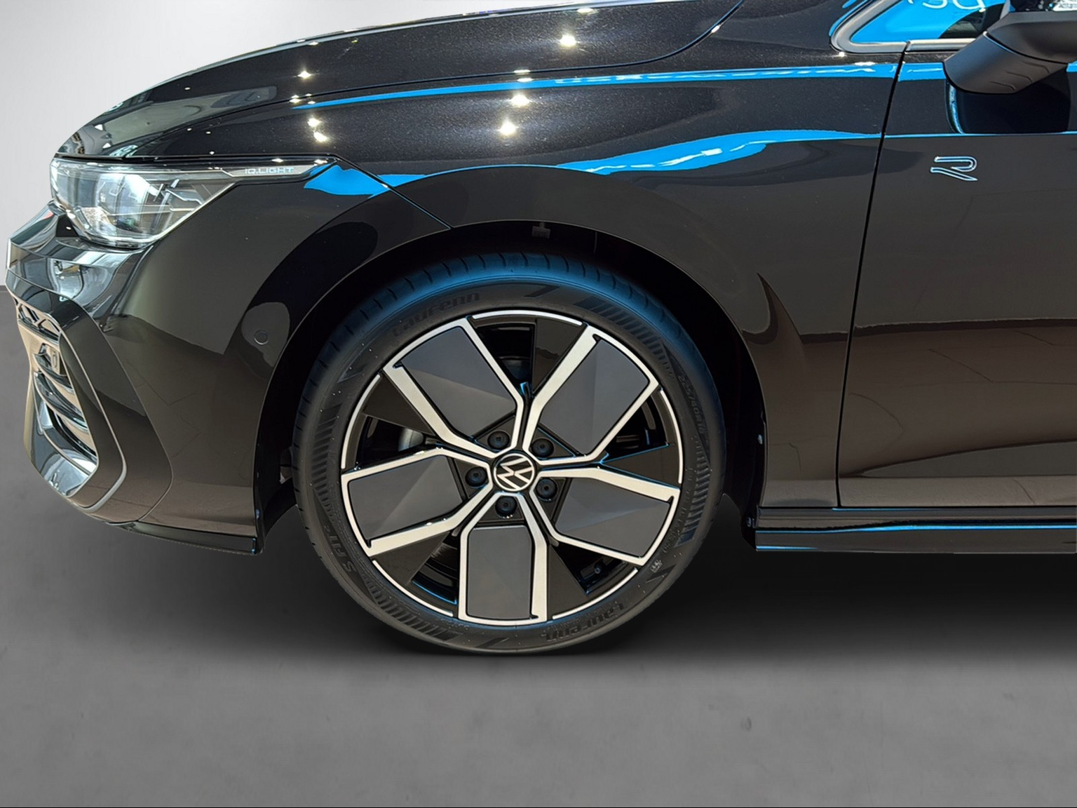 VW Golf VIII 2.0 TSI R-Line DSG 4motion