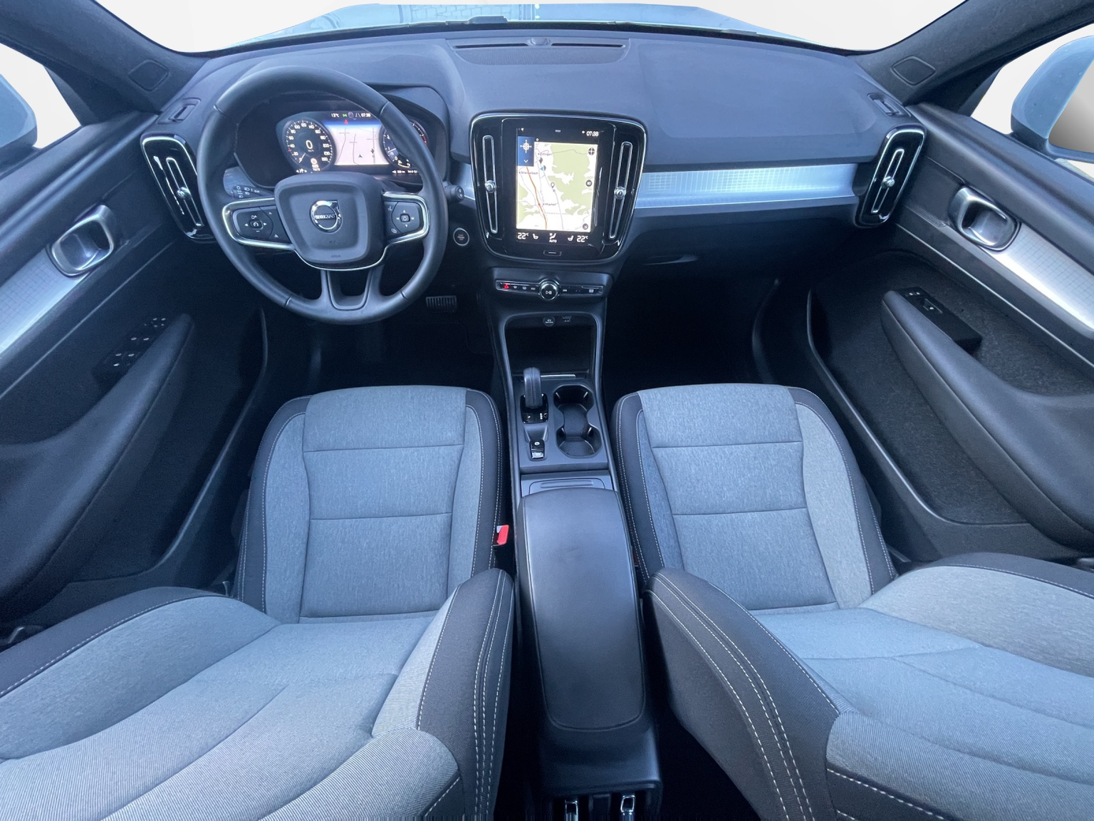 VOLVO XC40 2.0 B4 MH Momentum AWD