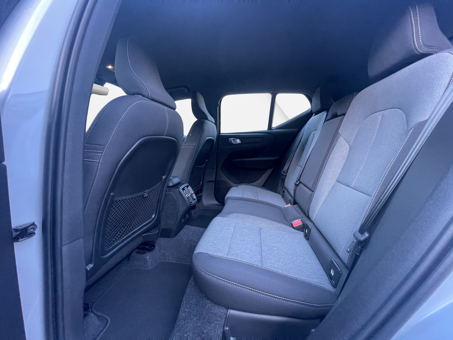 VOLVO XC40 2.0 B4 MH Momentum AWD