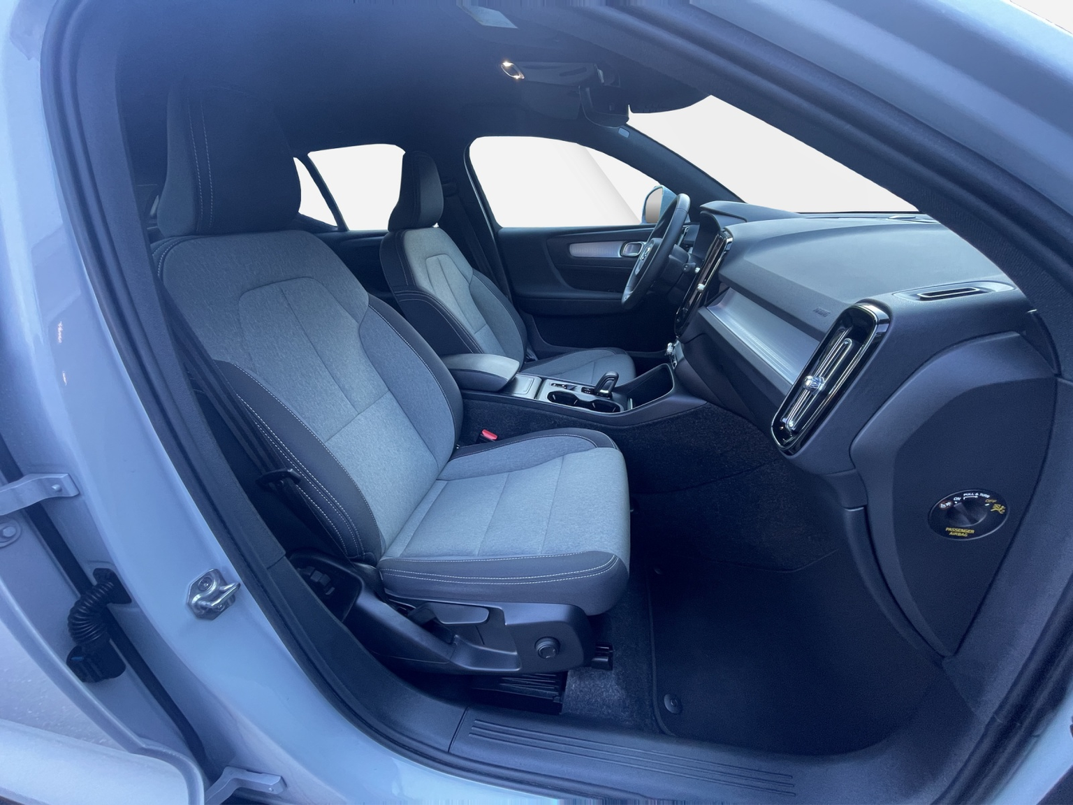VOLVO XC40 2.0 B4 MH Momentum AWD