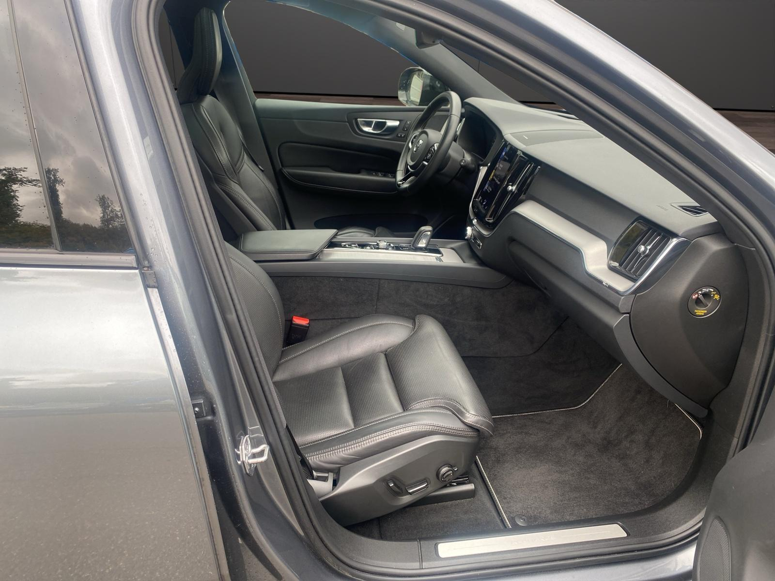 VOLVO XC60 2.0 T6 TE R-Design eAWD