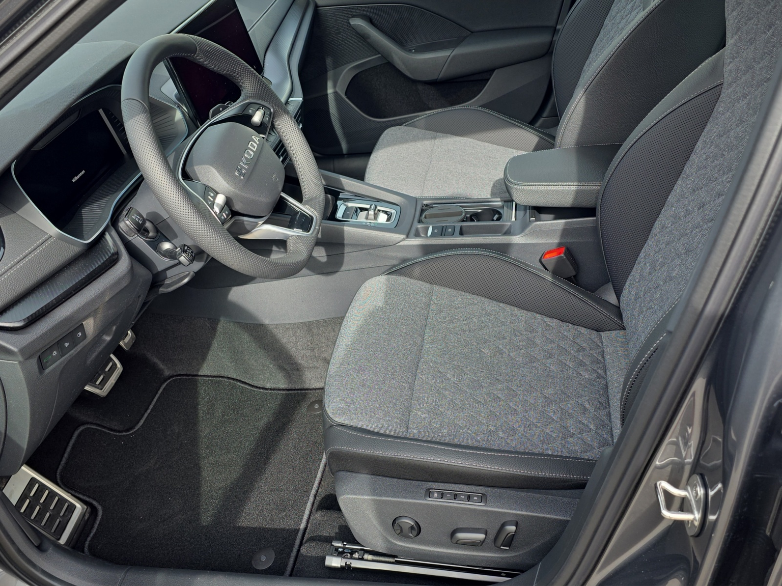 SKODA Octavia Combi 2.0 TSI DSG Dynamic 4x4